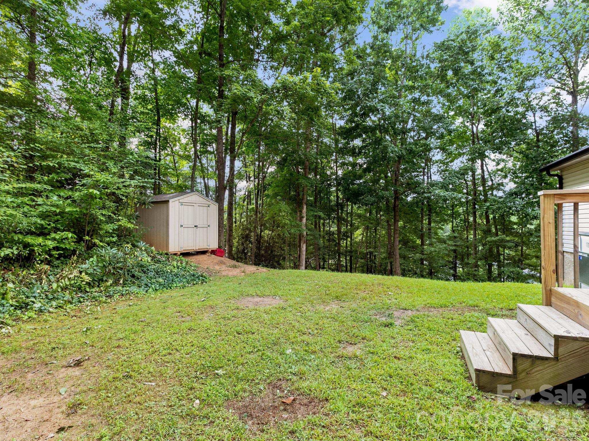Level area perfect for play or entertaining. - 41 Bear Trail, Fairview