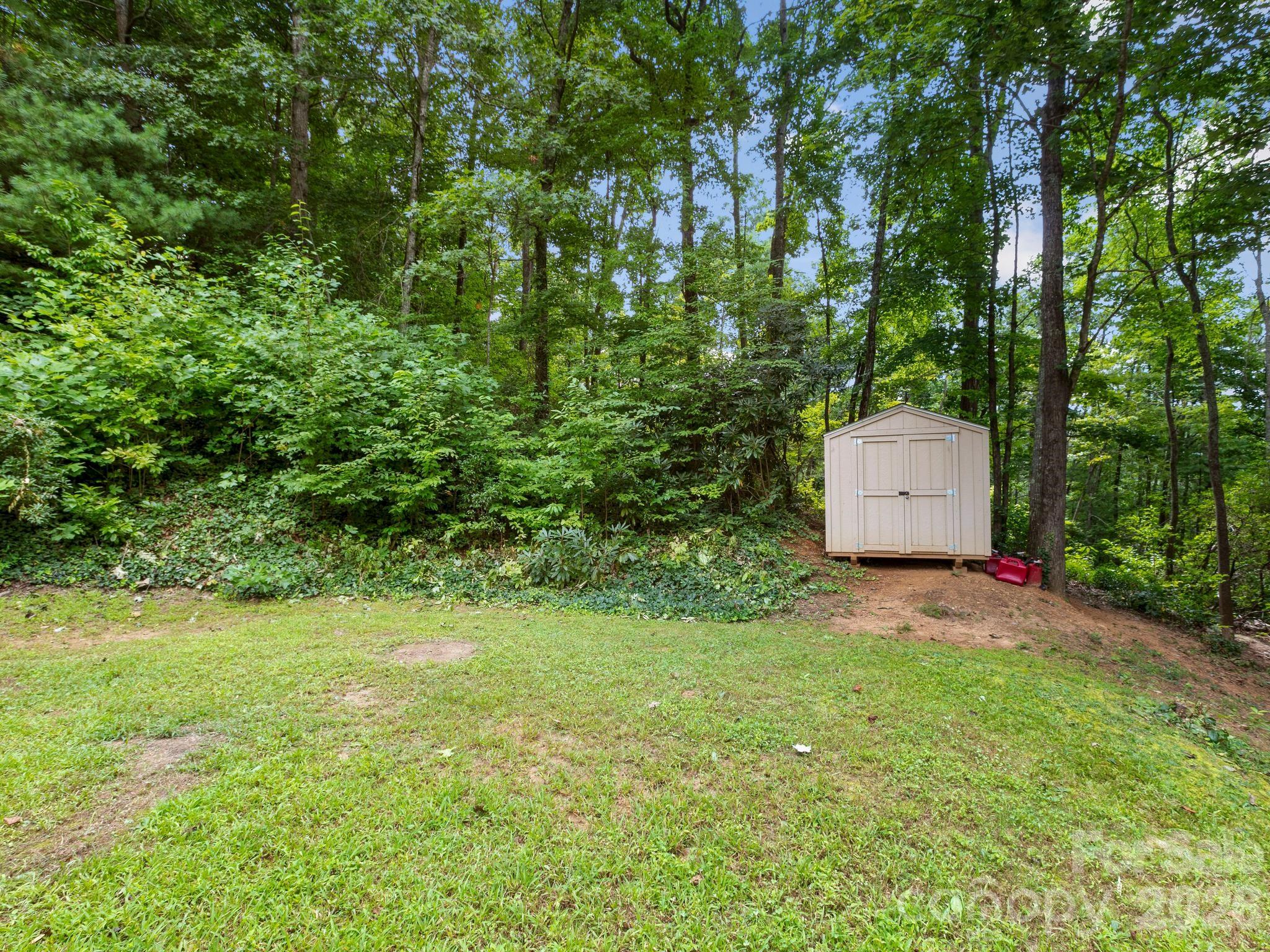 Storage shed conveys. - 41 Bear Trail, Fairview