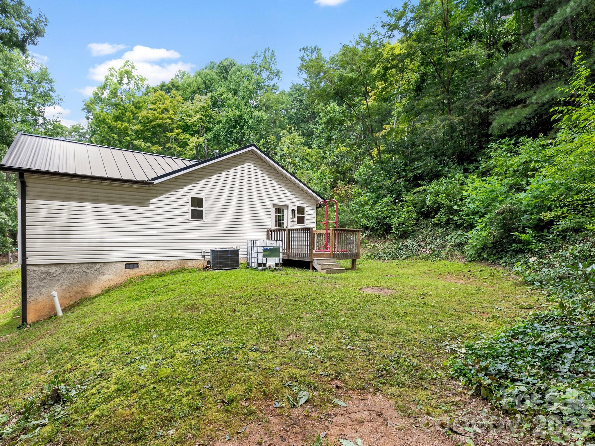 New (2024) standing seam metal roof. - 41 Bear Trail, Fairview