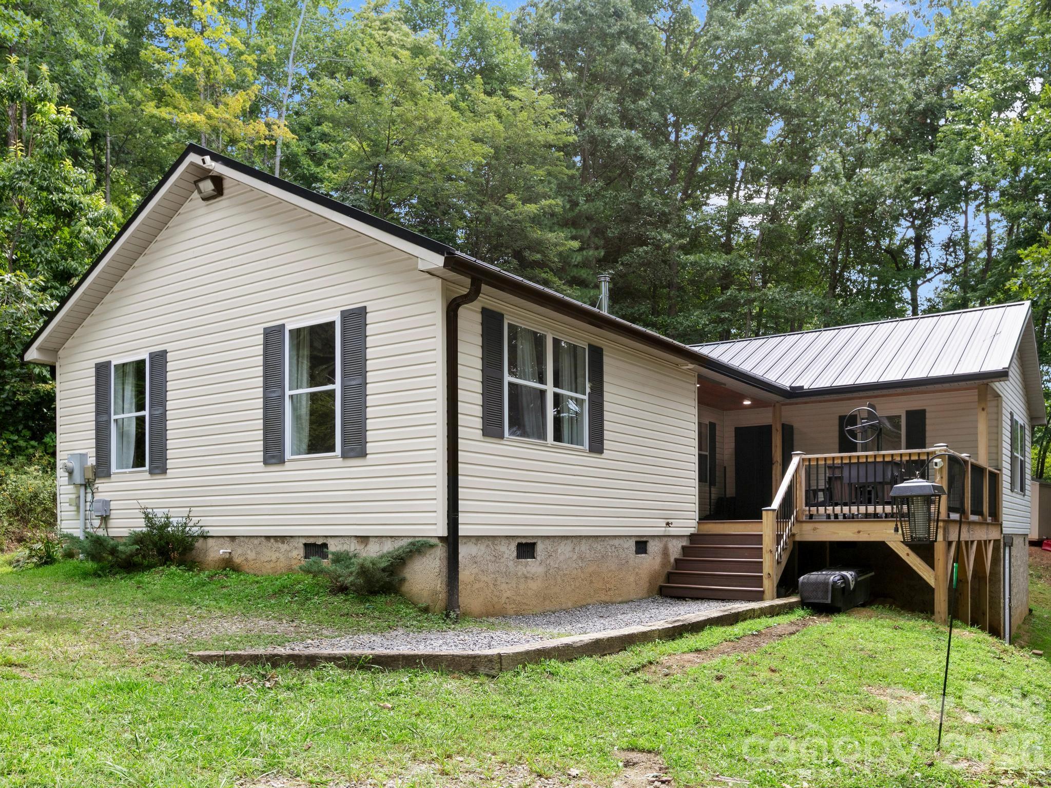 Main-level living on crawl space. - 41 Bear Trail, Fairview