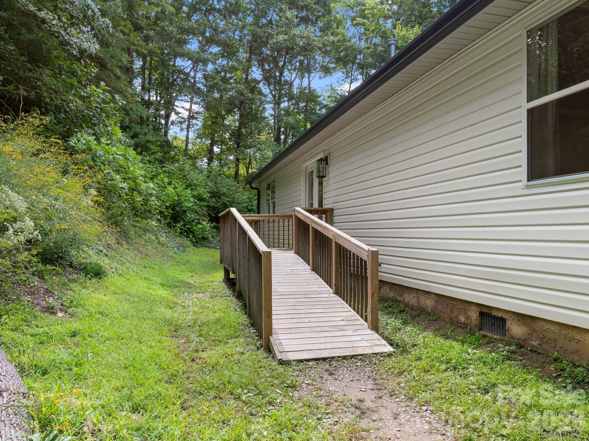 Back deck with ramp access. - 41 Bear Trail, Fairview