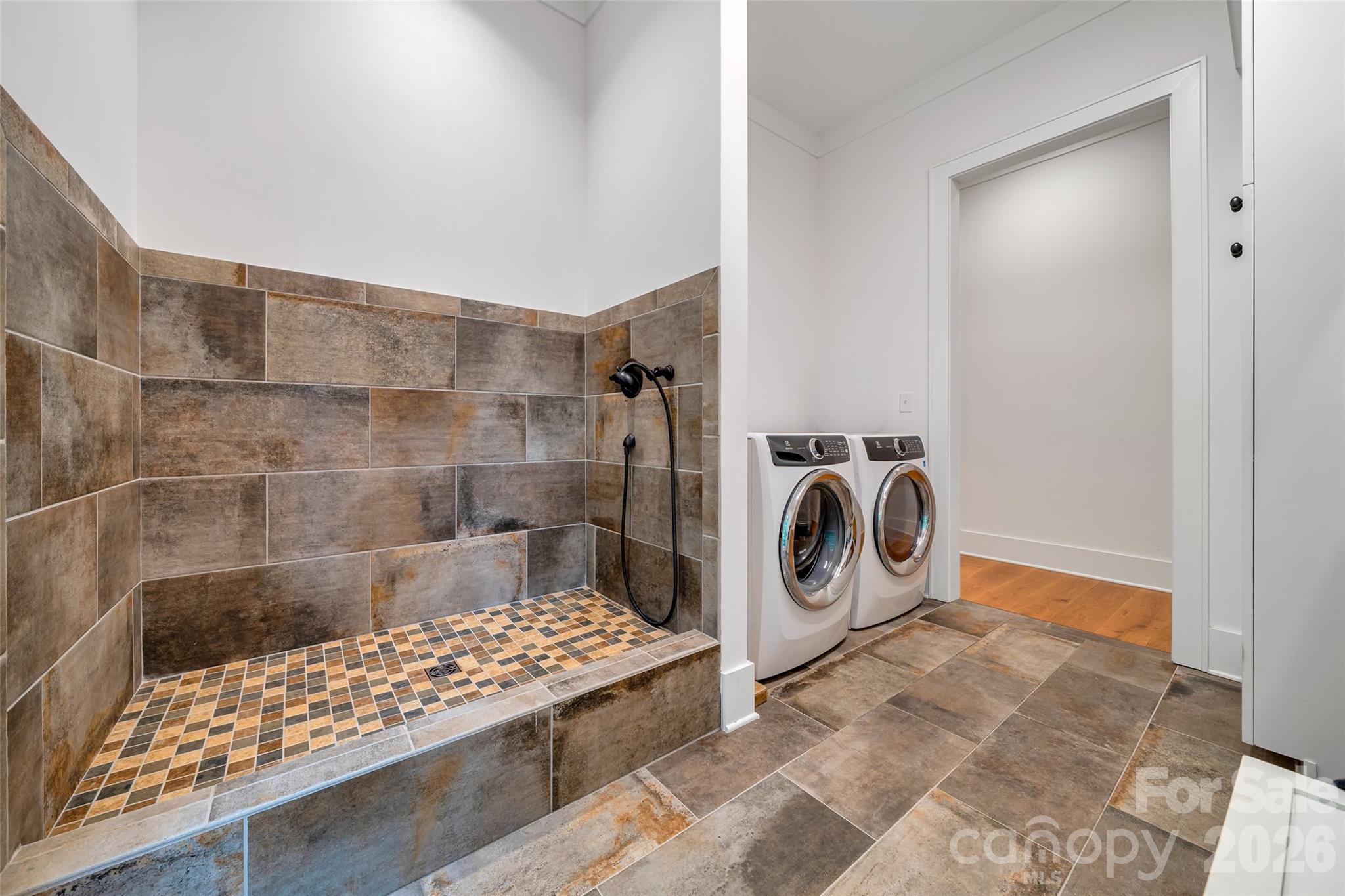 Mud room with dog washing spa - 442 Autumn Sky Drive, Hendersonville