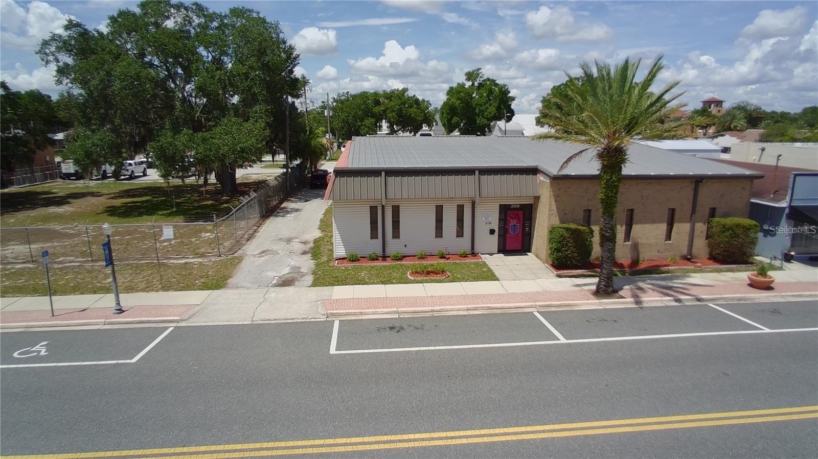 Assembly Building at 208 E LAKE AVE, AUBURNDALE