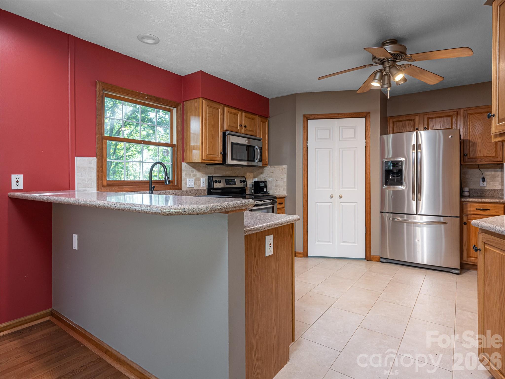 Single Family Residence at 12 Howling Waite Ridge, Candler, photo 13 of 38