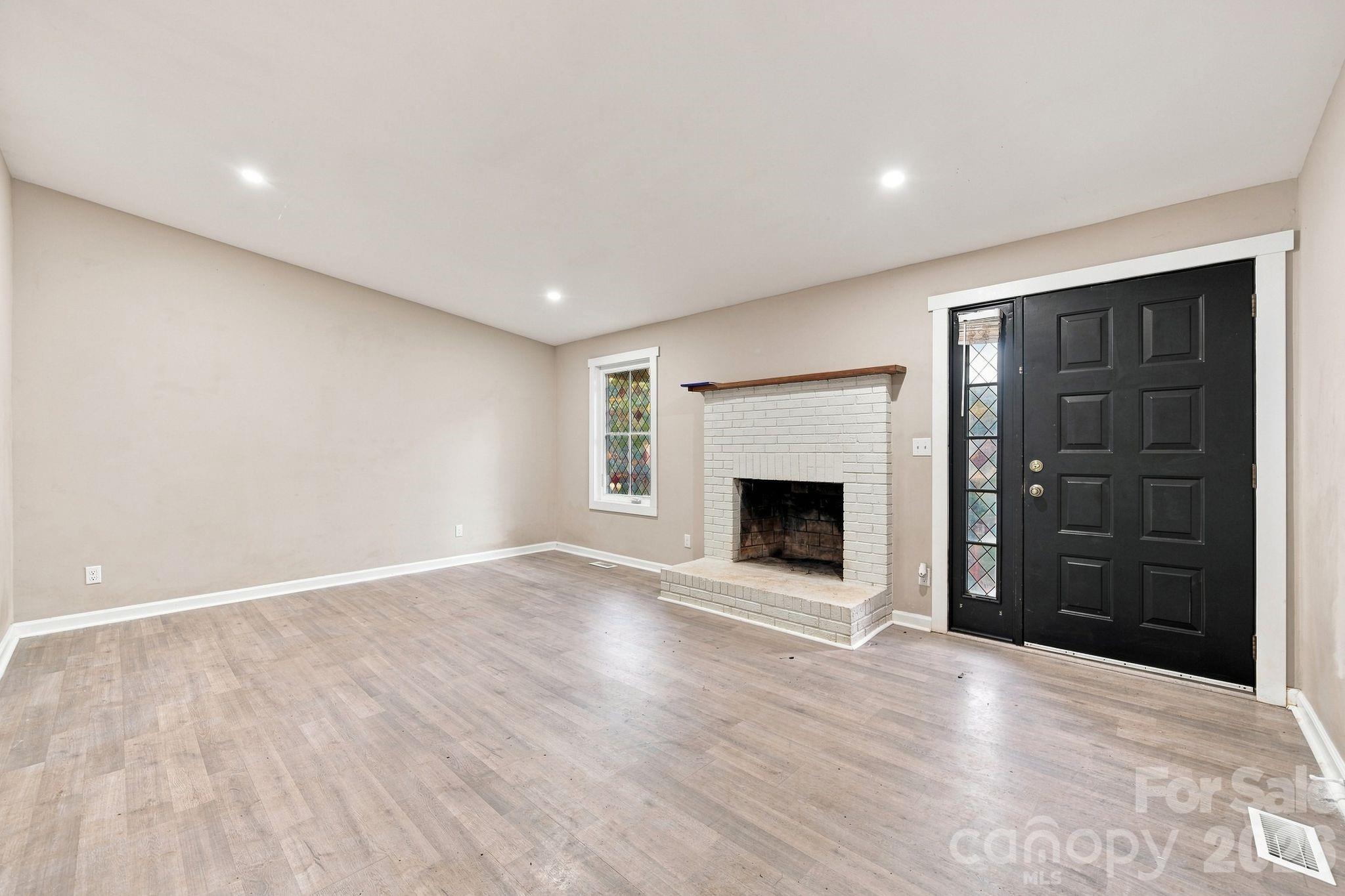 Single Family Residence at 600 Briar Creek Road, Gastonia, photo 7 of 33