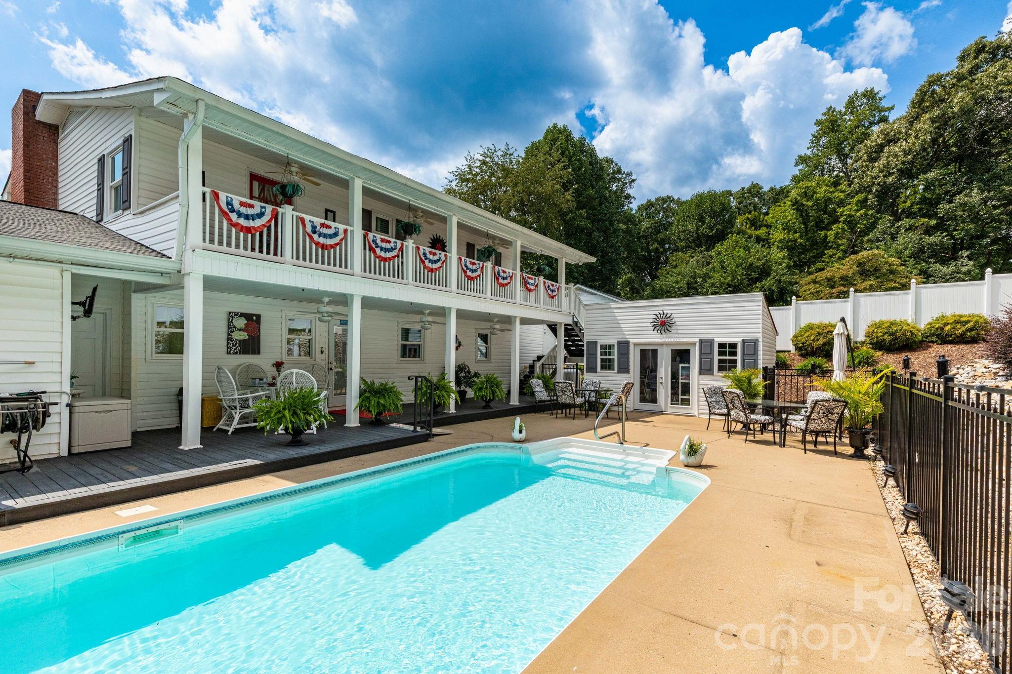 Back of Home - Fenced with Inground Pool - 84 Portcrest Heights, Marion