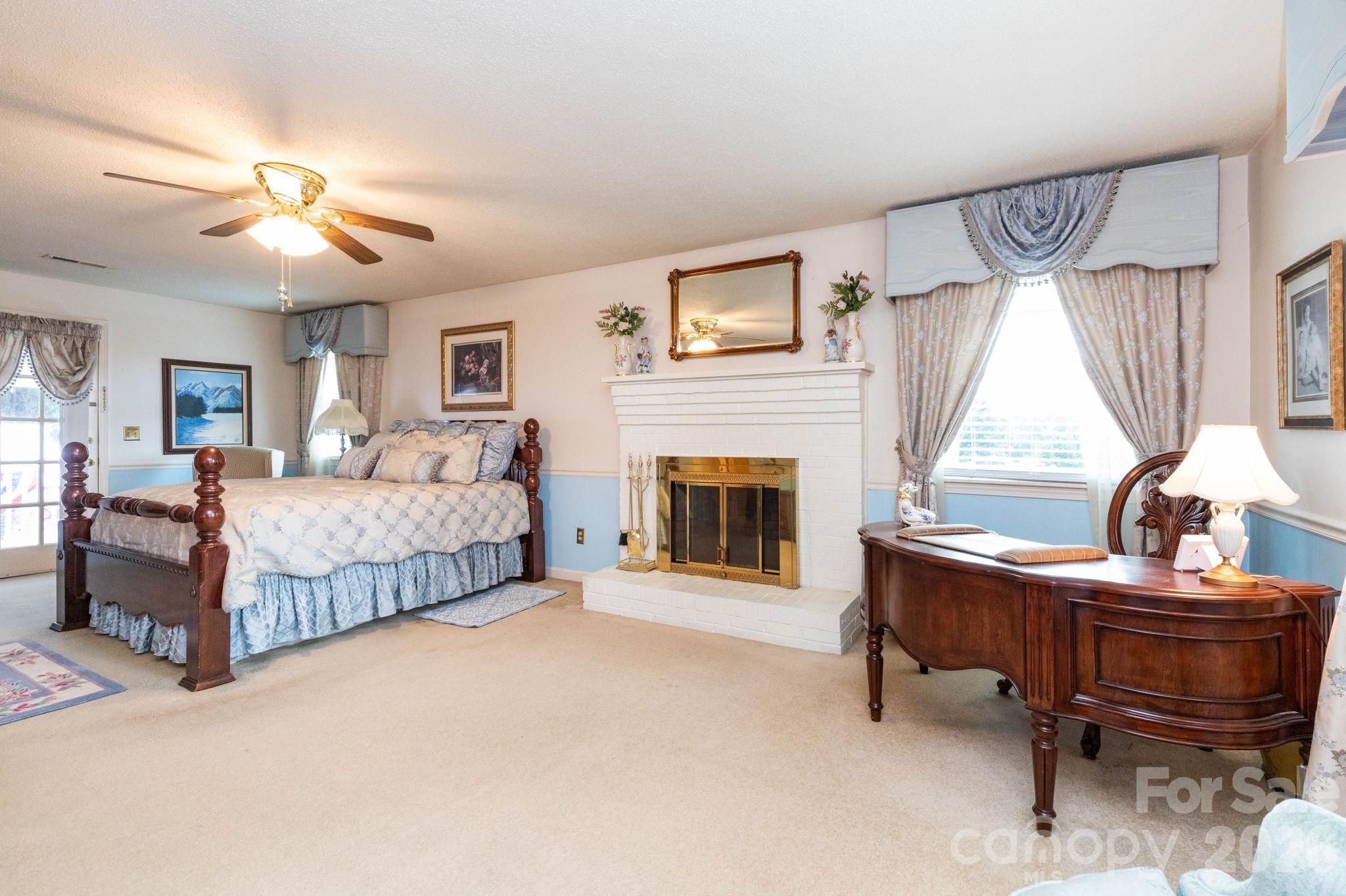 Upper Level 2nd Primary Bedroom - 84 Portcrest Heights, Marion