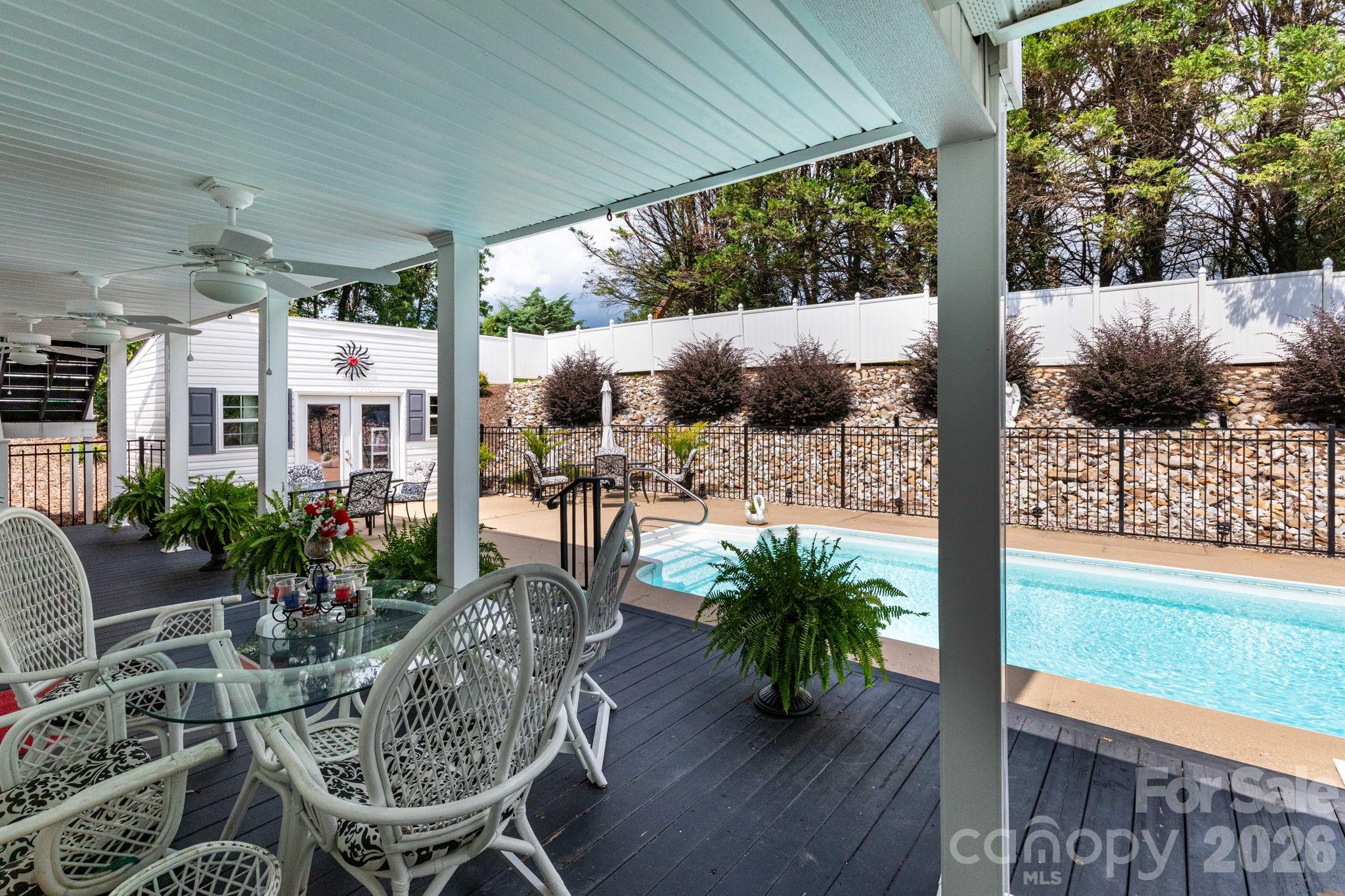 Lower Covered Deck - 84 Portcrest Heights, Marion