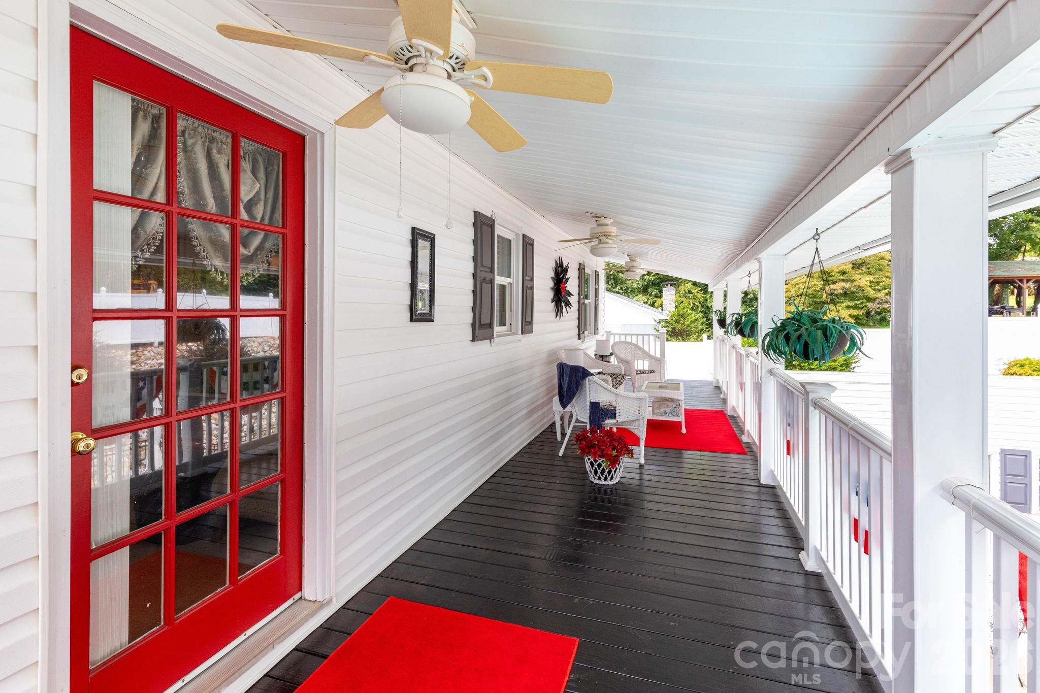 Upper Covered Deck - 84 Portcrest Heights, Marion