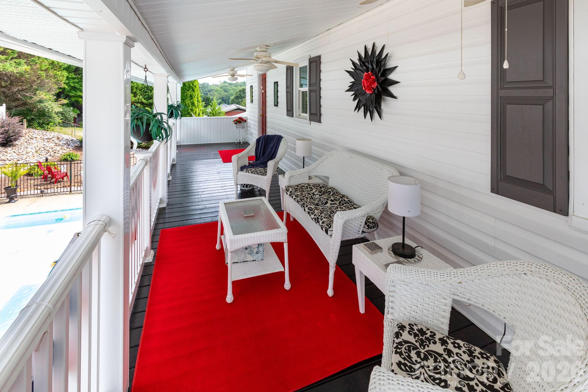 Upper Covered Deck - 84 Portcrest Heights, Marion