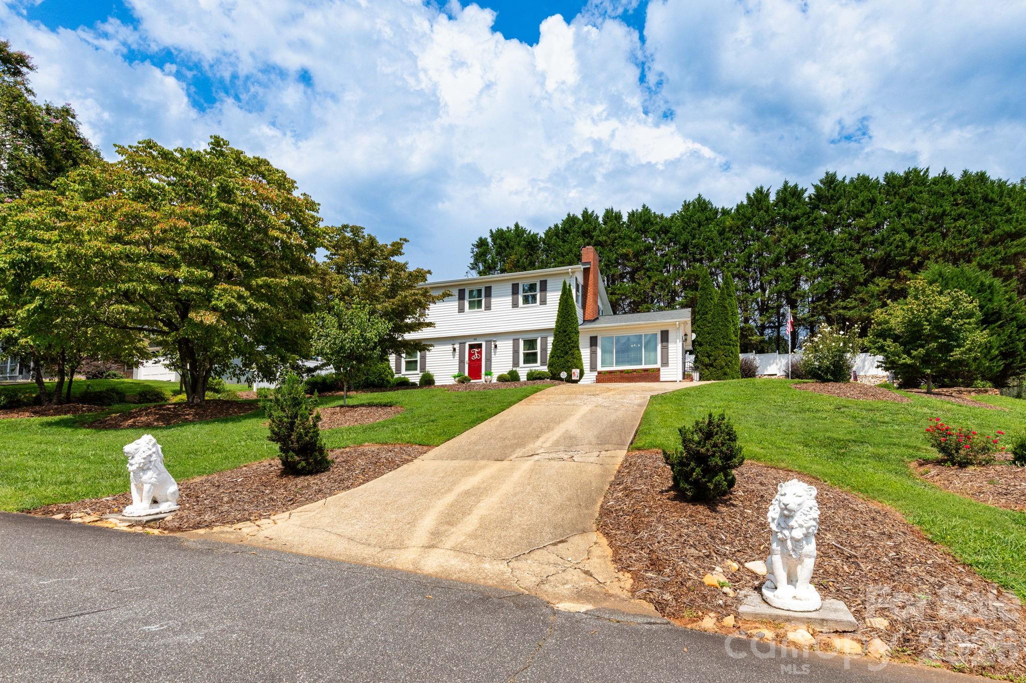 Front Yard, Driveway - 84 Portcrest Heights, Marion