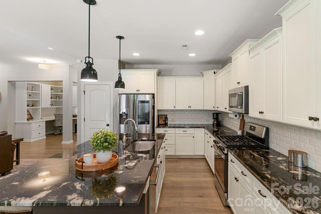 Single Family Residence at 378 Broadleaf Drive, Denver, photo 11 of 42