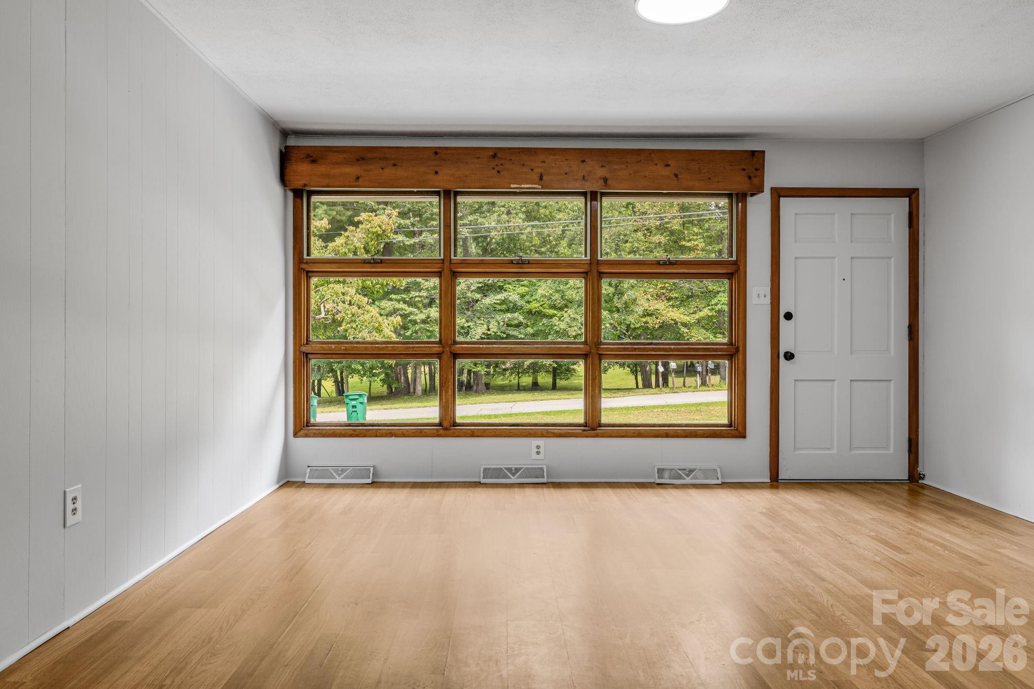 Single Family Residence at 25 Hickory Tree Road, Asheville, photo 7 of 46