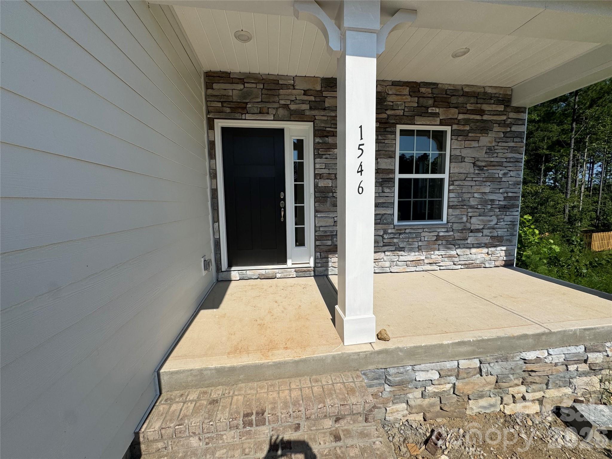 Single Family Residence at 1546 Autumn Lane, York, photo 2 of 38