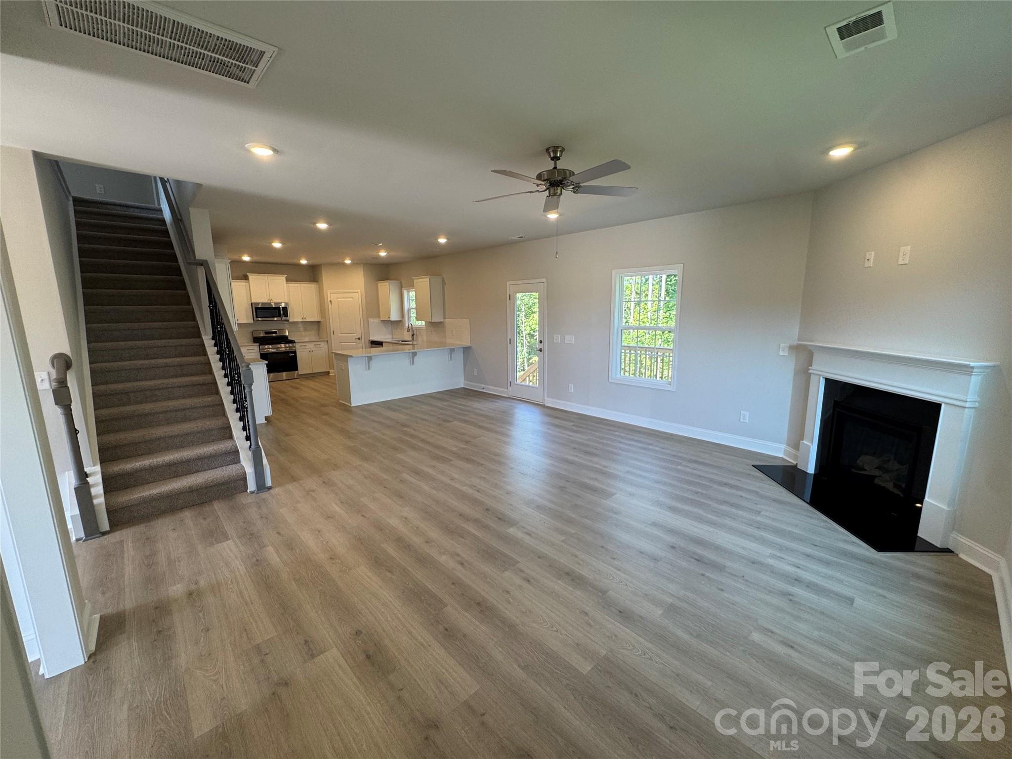Single Family Residence at 1546 Autumn Lane, York, photo 7 of 38