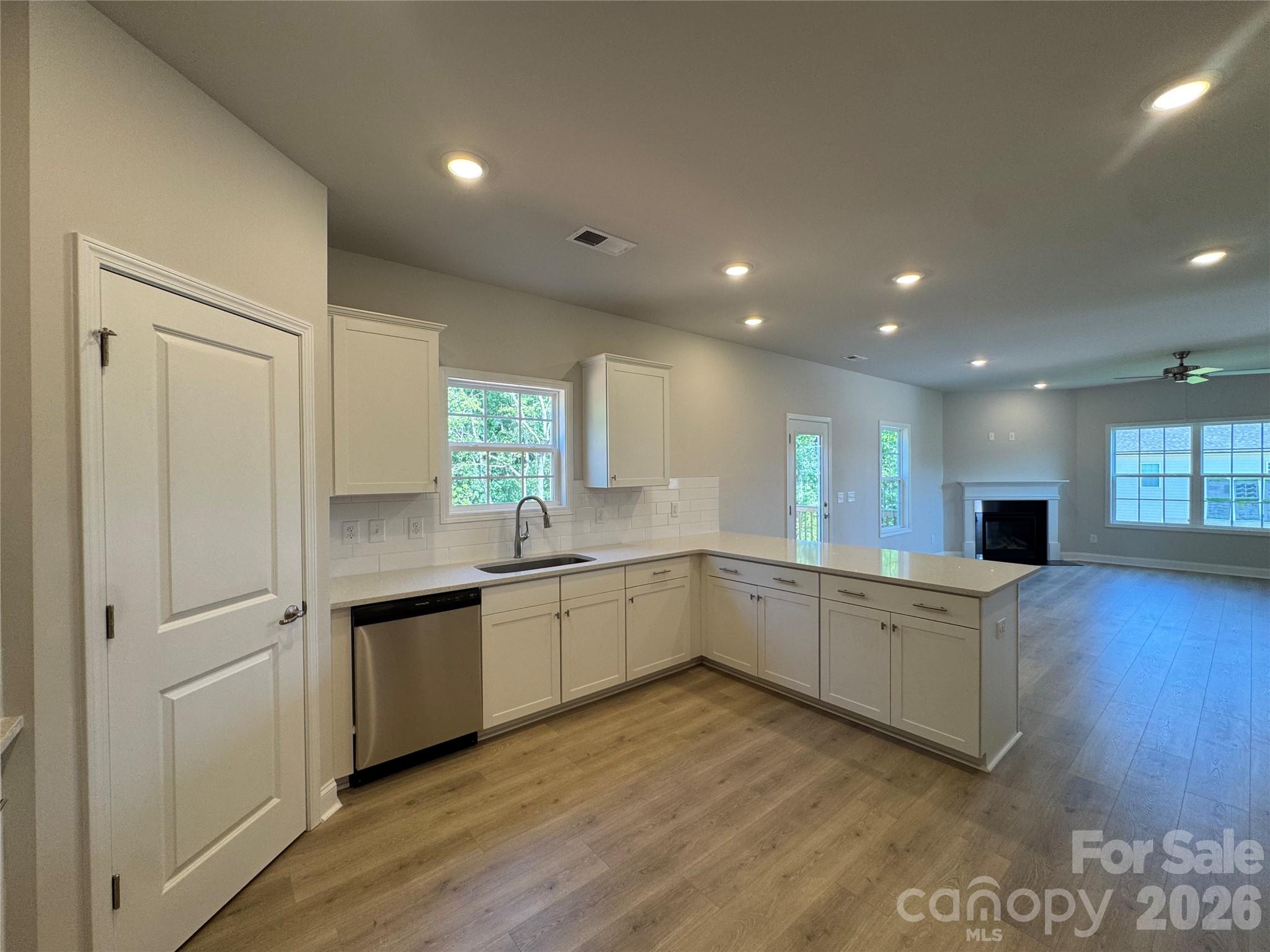 Single Family Residence at 1546 Autumn Lane, York, photo 10 of 38
