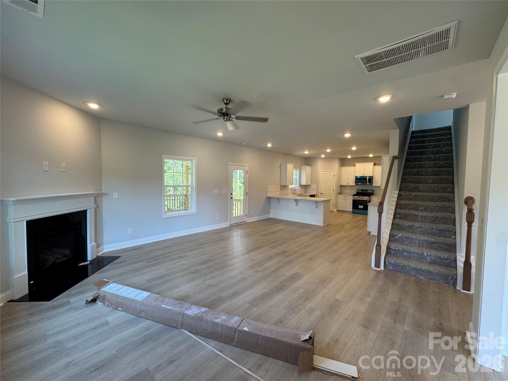 Single Family Residence at 1570 Autumn Lane, York, photo 7 of 39