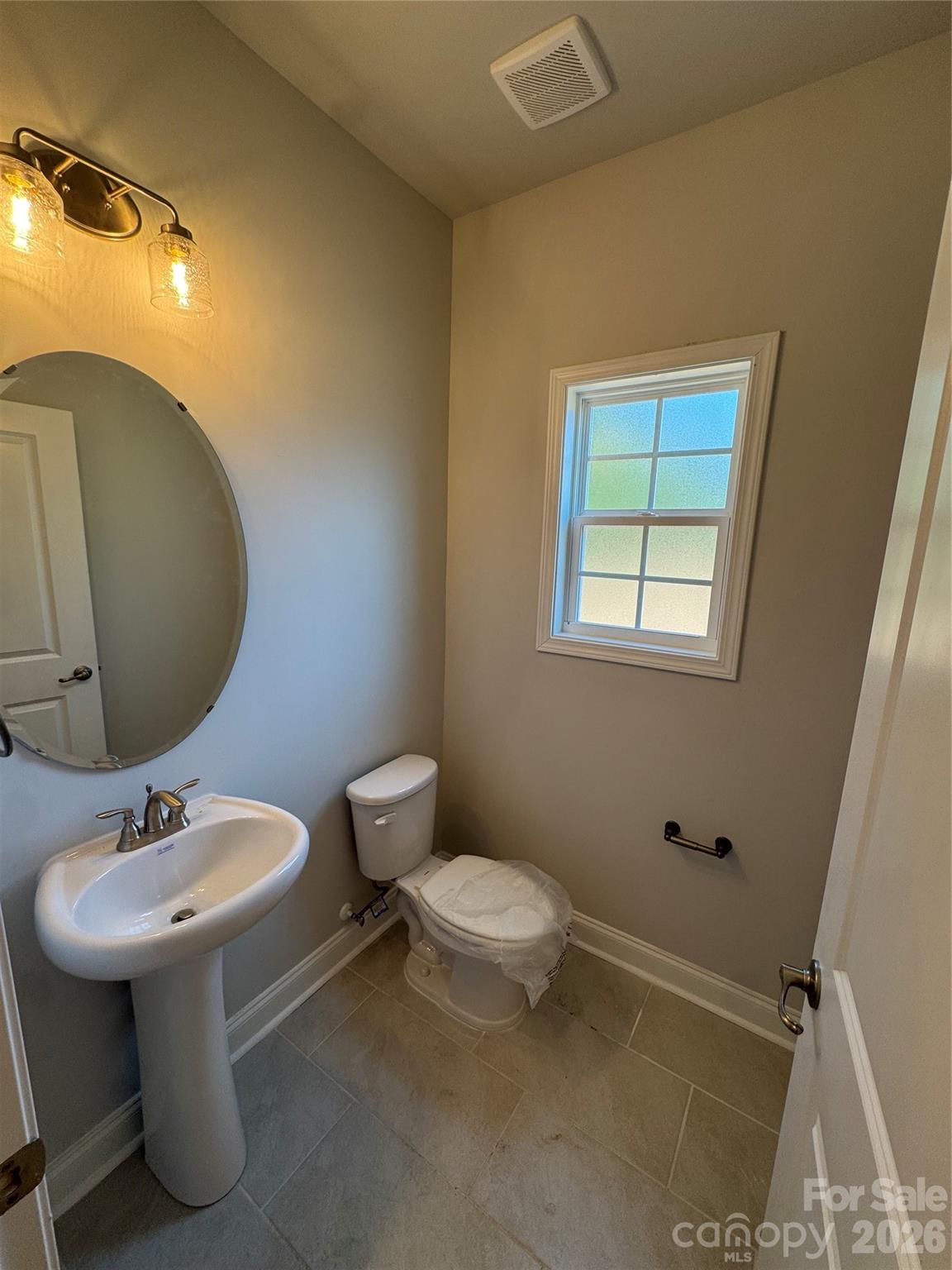 Single Family Residence at 1570 Autumn Lane, York, photo 11 of 39
