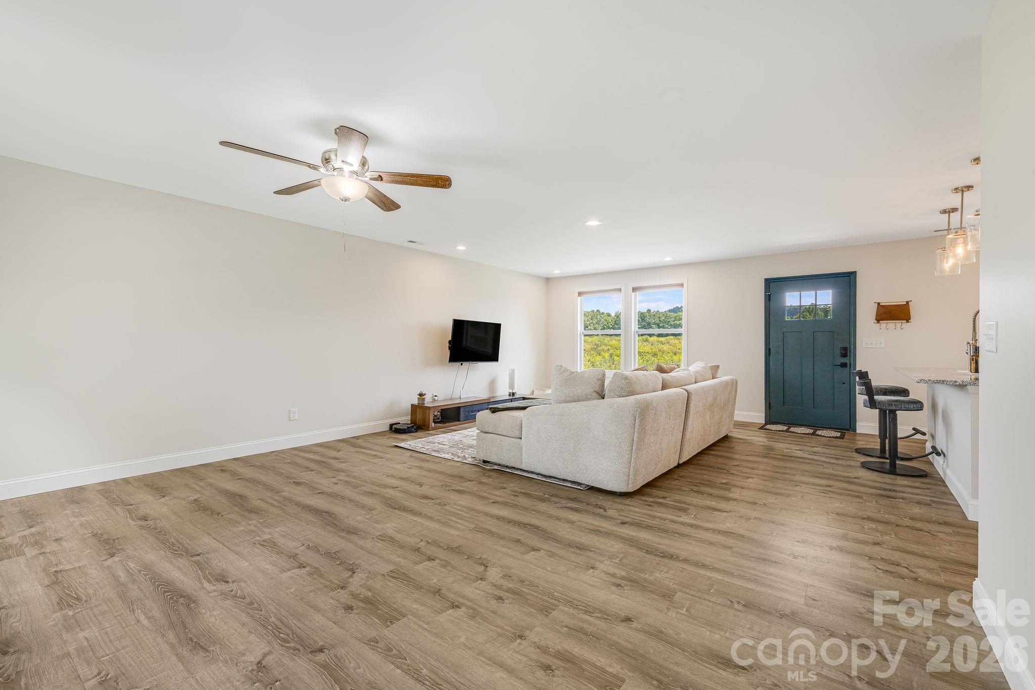 Single Family Residence at 398 Point Hope Lane, Hendersonville, photo 16 of 38