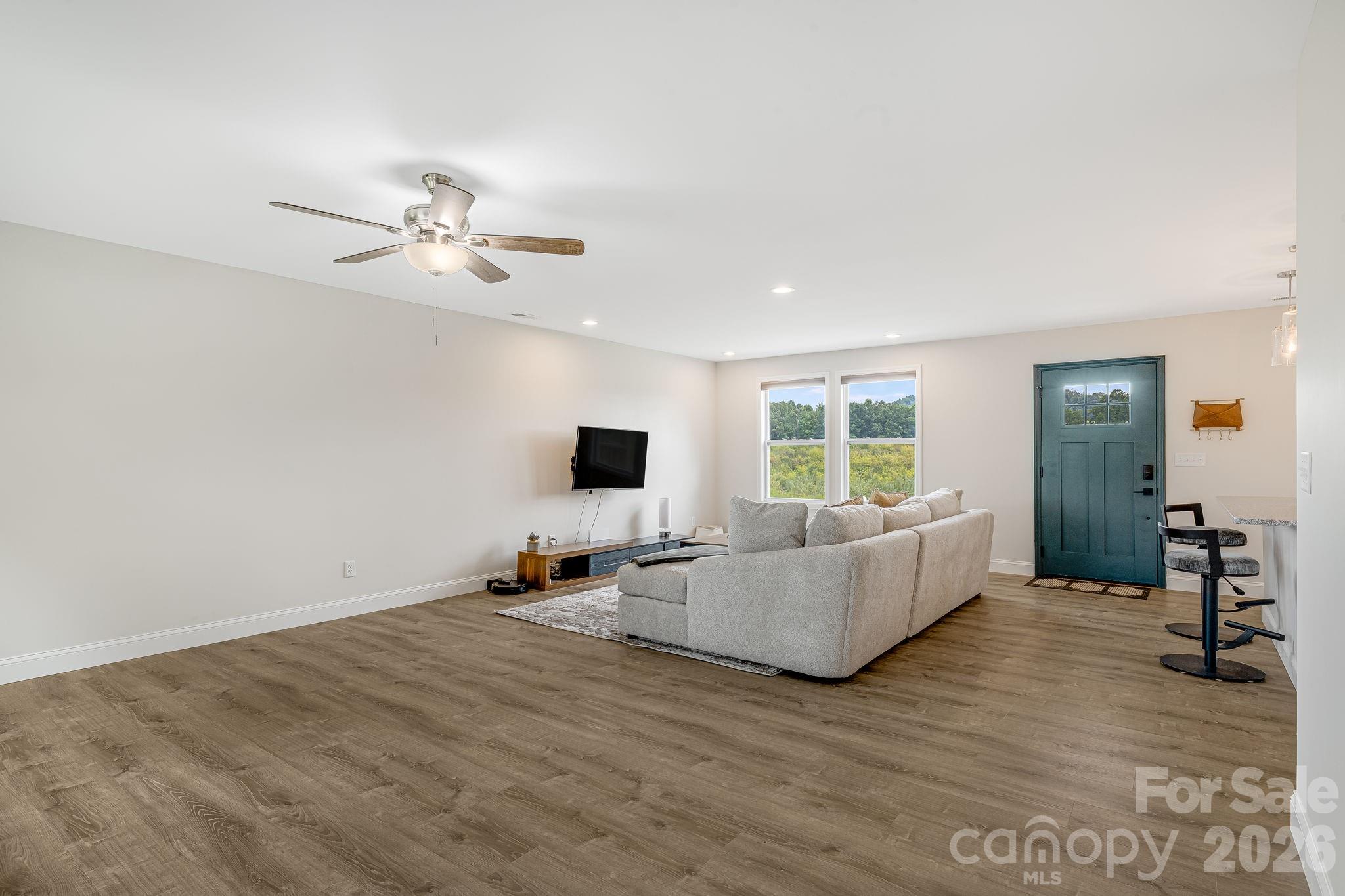 Single Family Residence at 398 Point Hope Lane, Hendersonville, photo 17 of 38