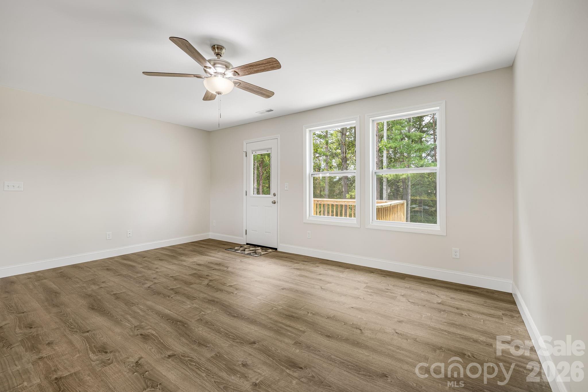 Single Family Residence at 398 Point Hope Lane, Hendersonville, photo 19 of 38