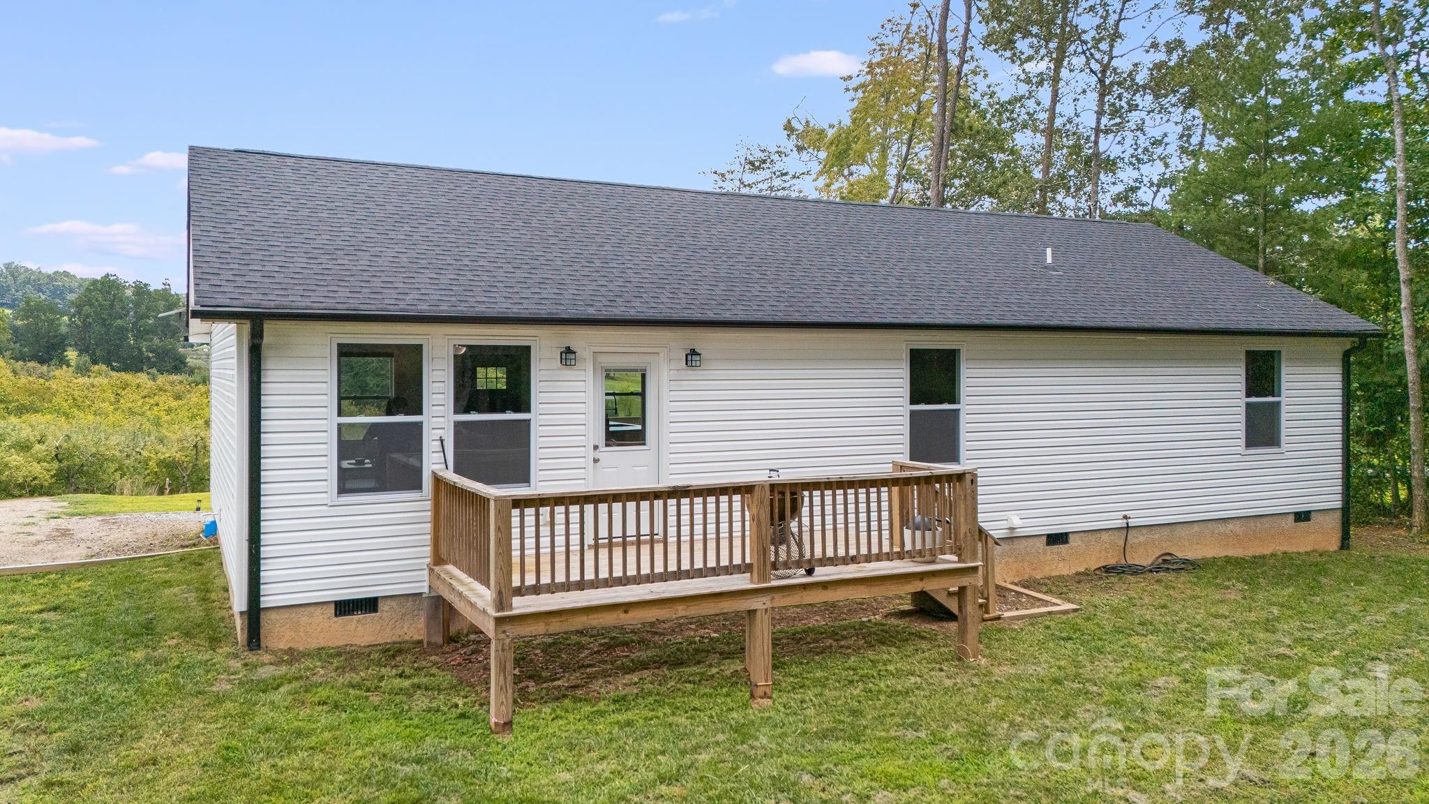 Single Family Residence at 398 Point Hope Lane, Hendersonville, photo 35 of 38