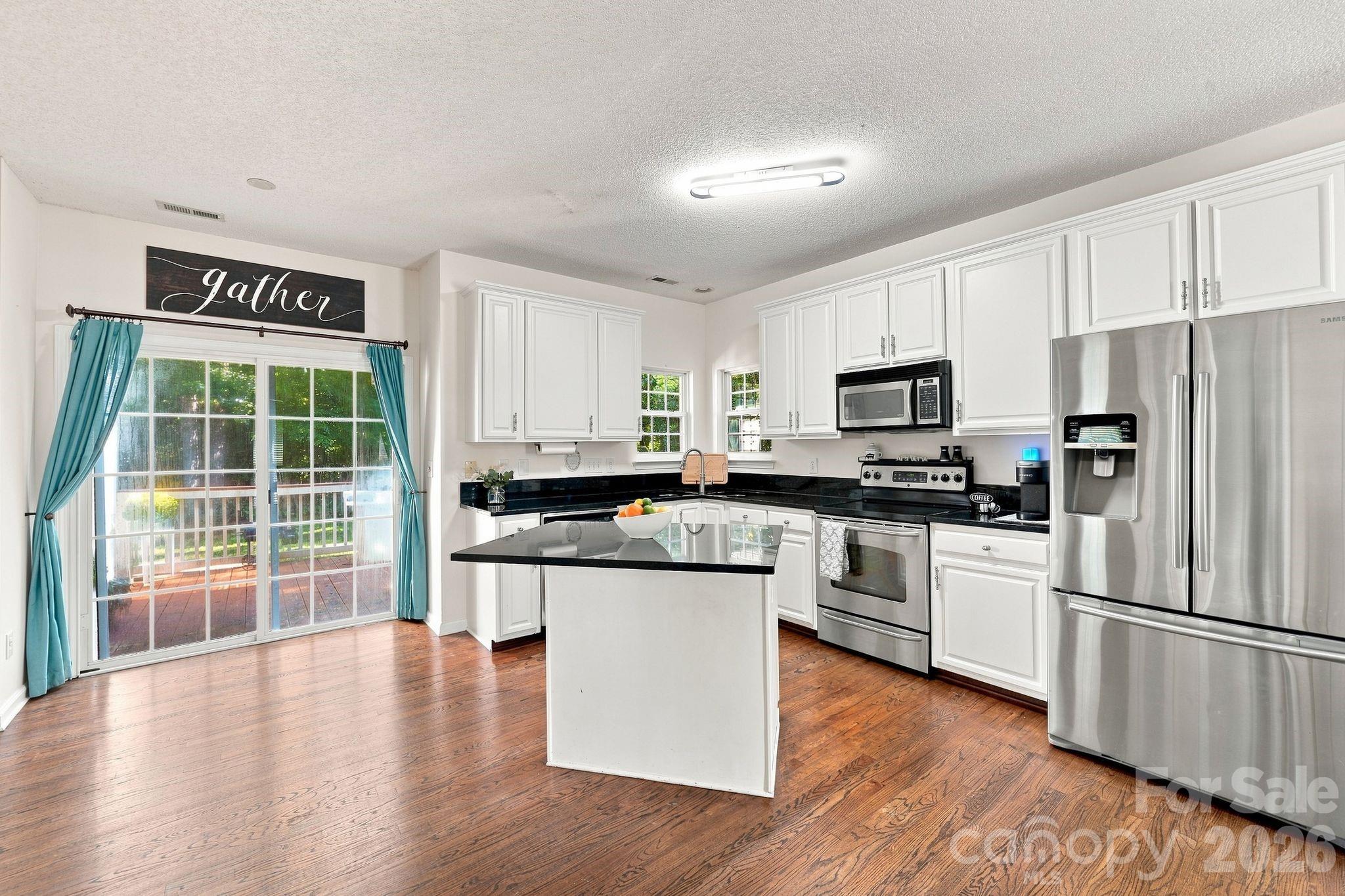 Single Family Residence at 104 Oak Grove Court, Fort Mill, photo 12 of 48
