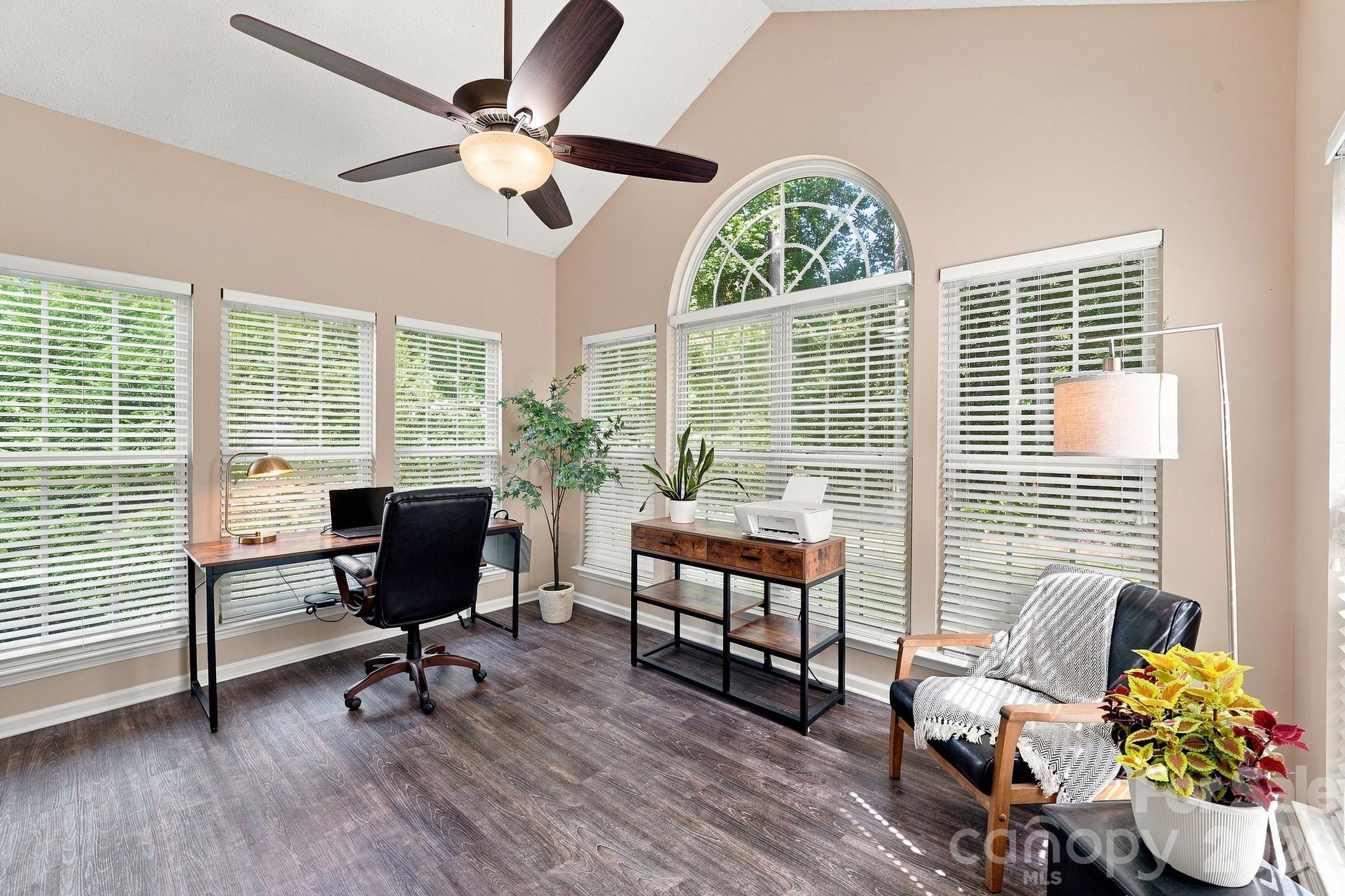 Single Family Residence at 104 Oak Grove Court, Fort Mill, photo 14 of 48