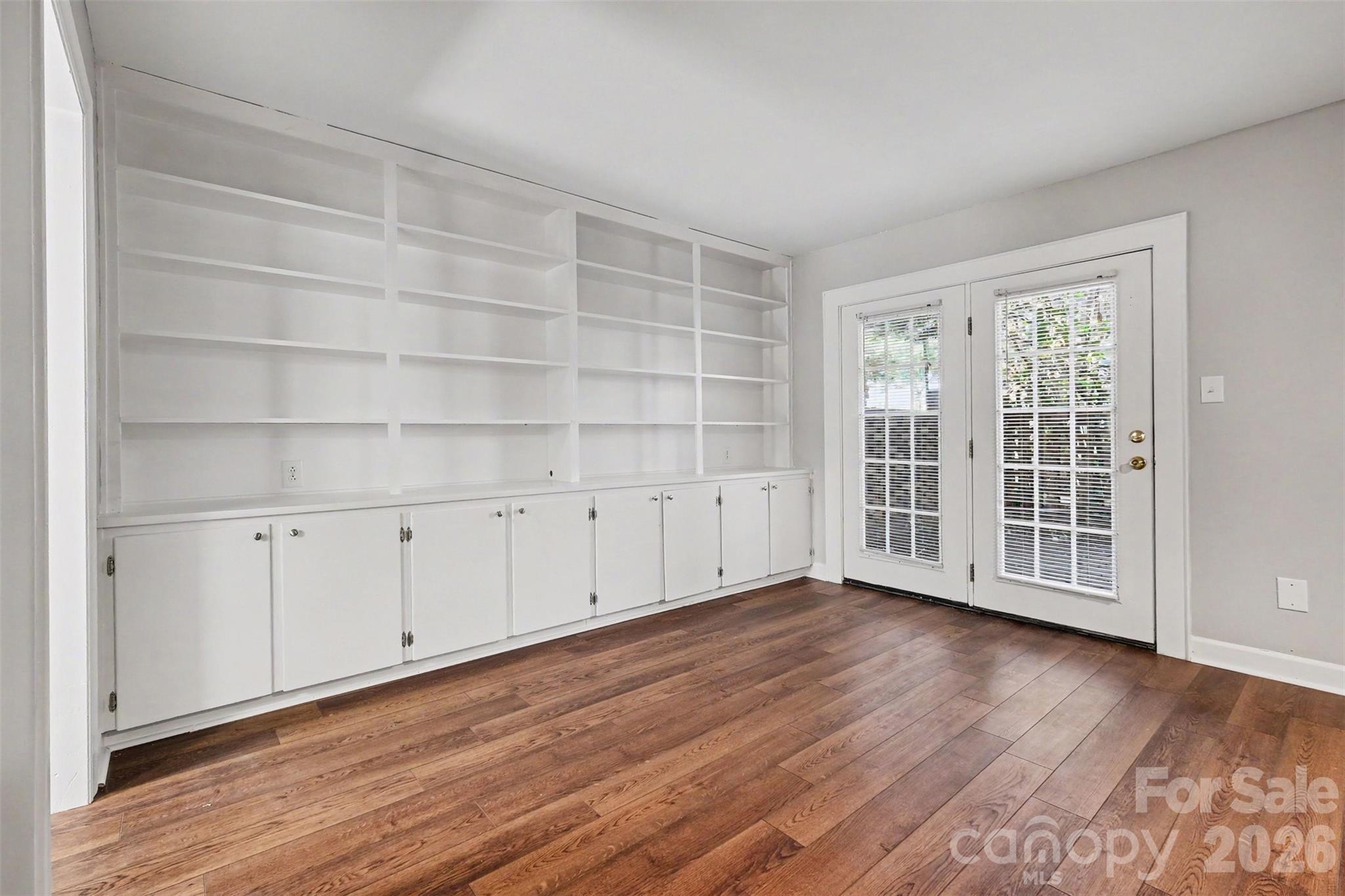 Condominium at 2705 N Center Street, Hickory, photo 10 of 31