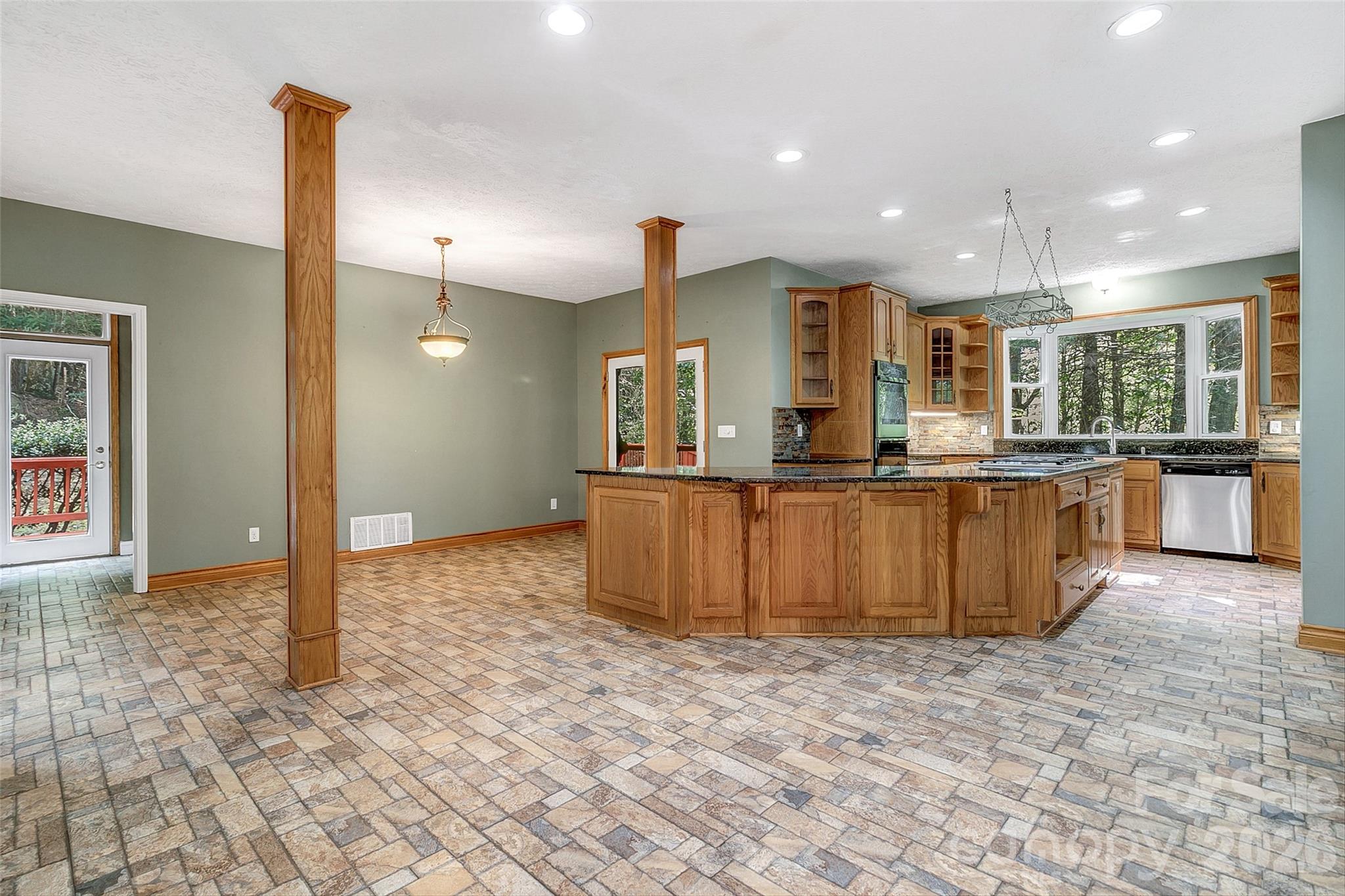 Single Family Residence at 287 Shady Creek Lane, Hendersonville, photo 15 of 48