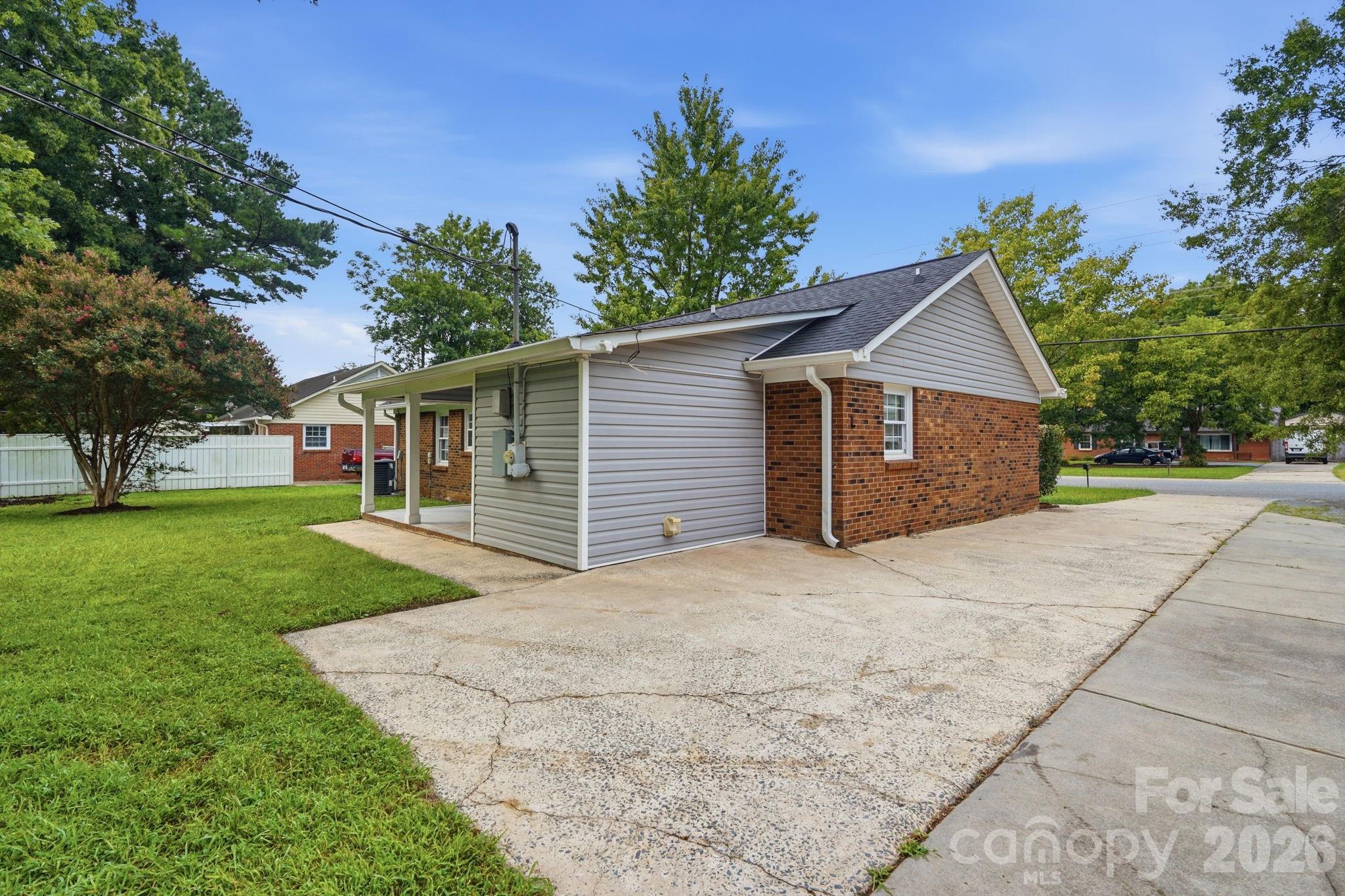 Single Family Residence at 8208 Idlewild Road, Indian Trail, photo 4 of 40