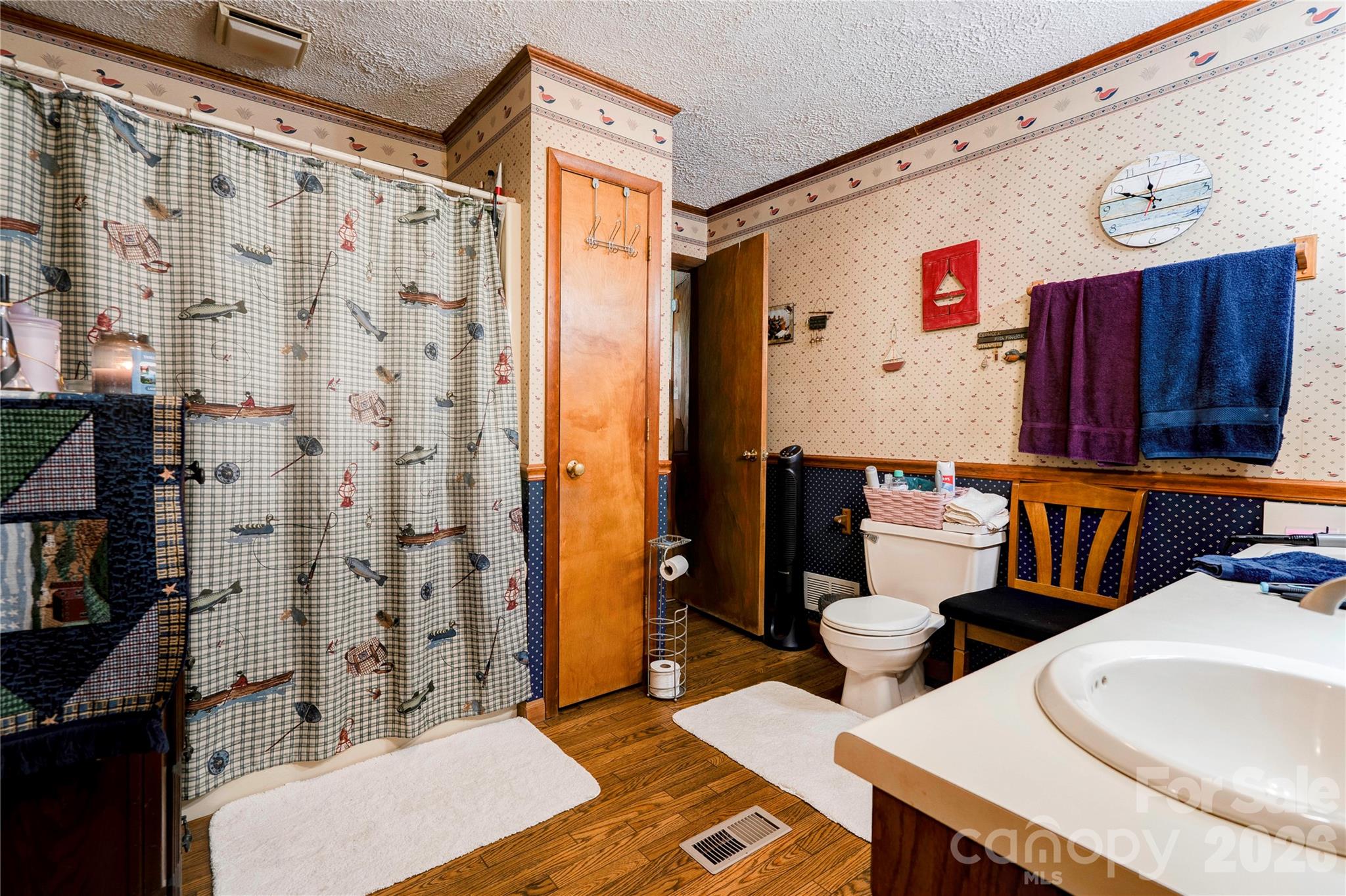 Hall Bath - 102 Star Drive, Grover