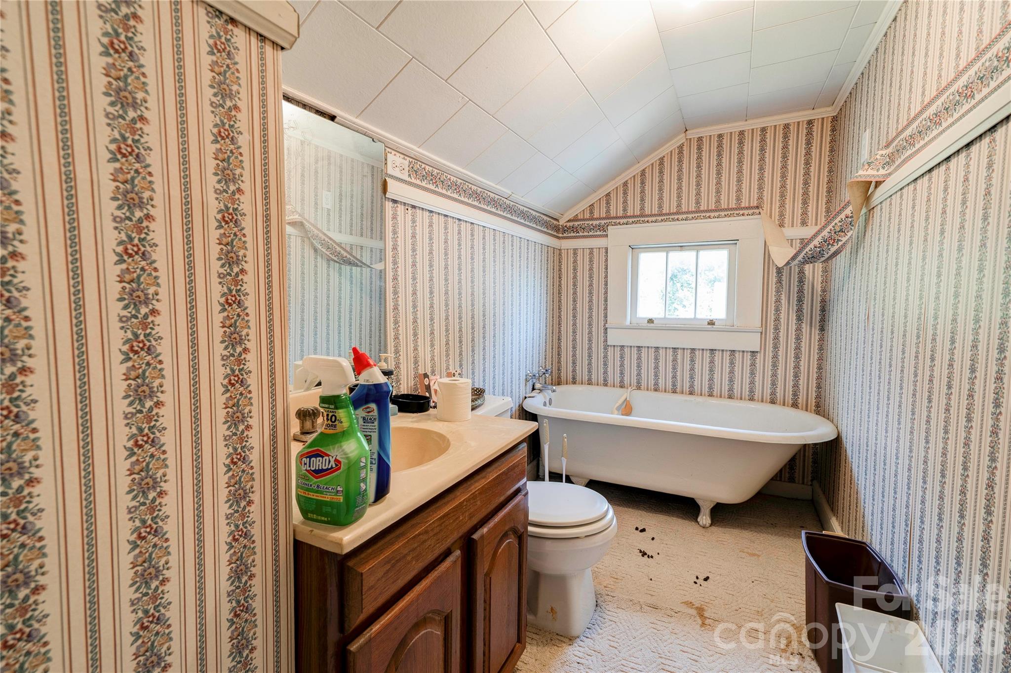 Upstairs Bath - 102 Star Drive, Grover