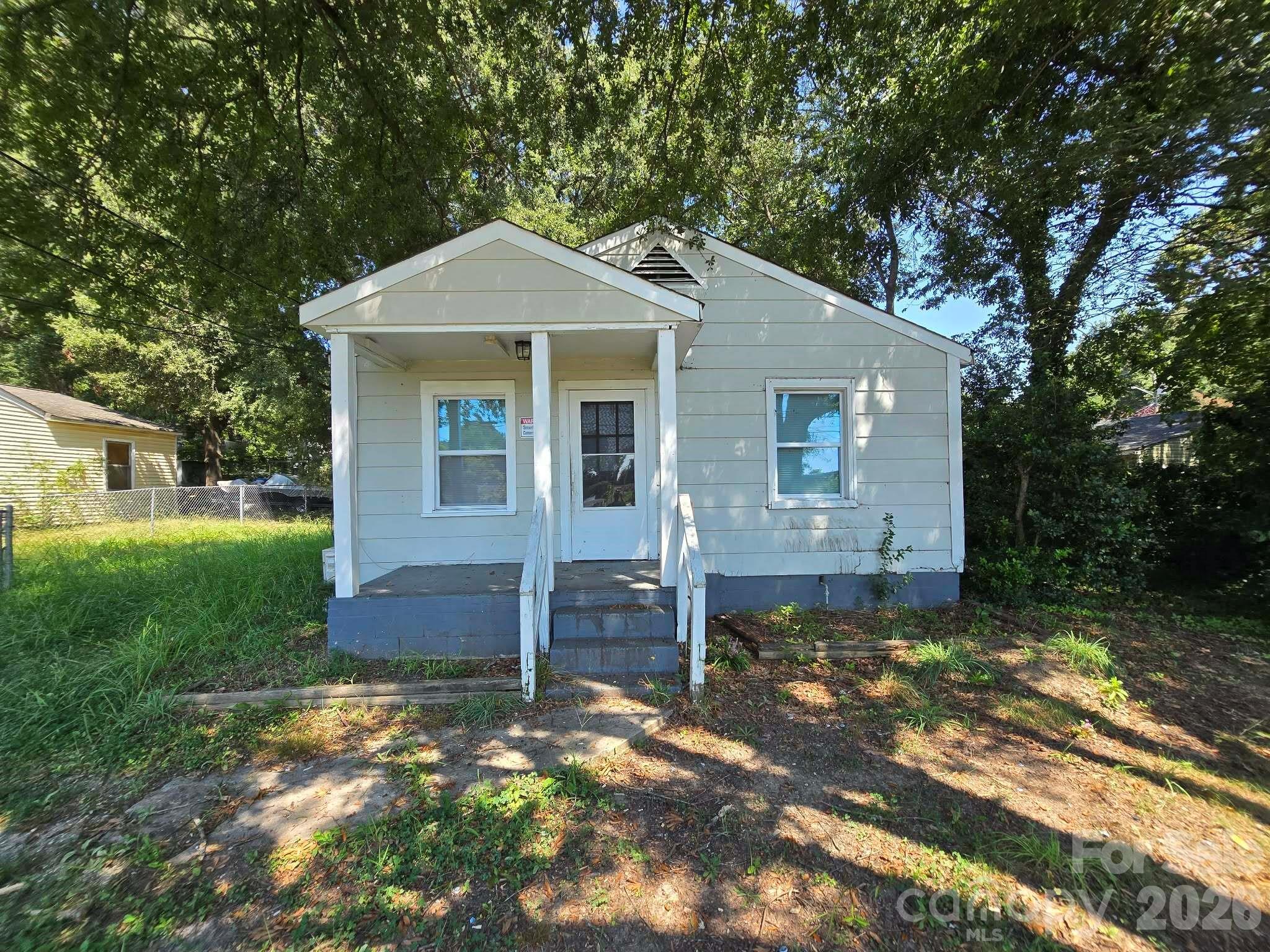 Single Family Residence at 1404 Rosewood Lane, Gastonia, photo 2 of 10