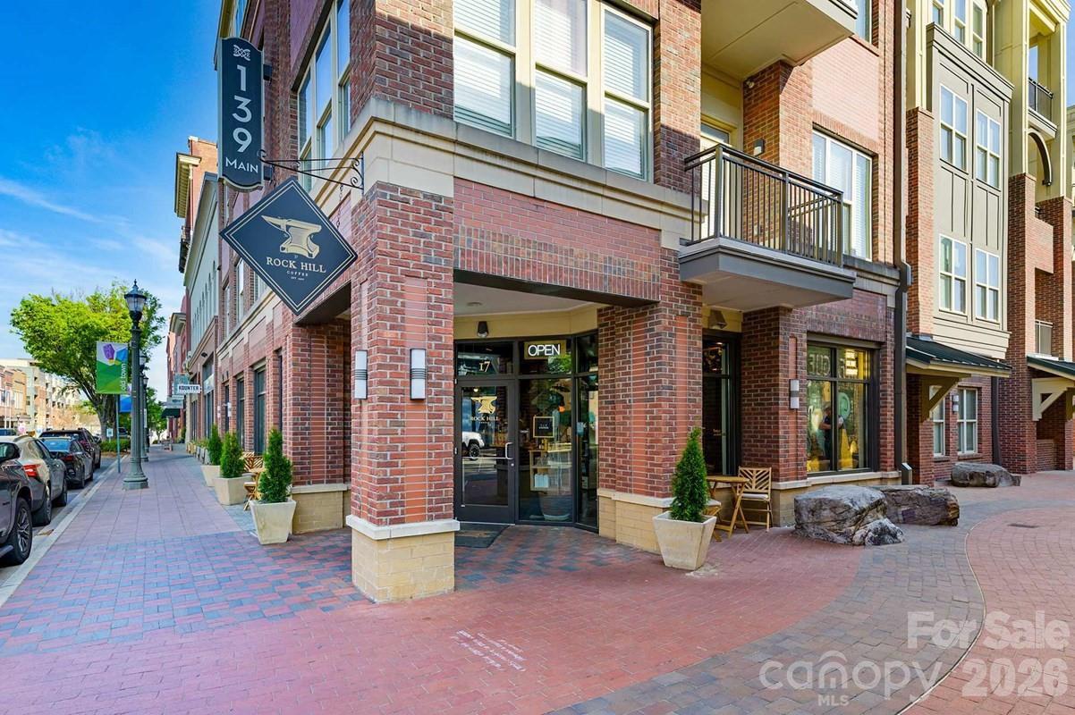 Downtown Rock Hill is 10 minutes away! - 558 Cape Cod Way, Rock Hill