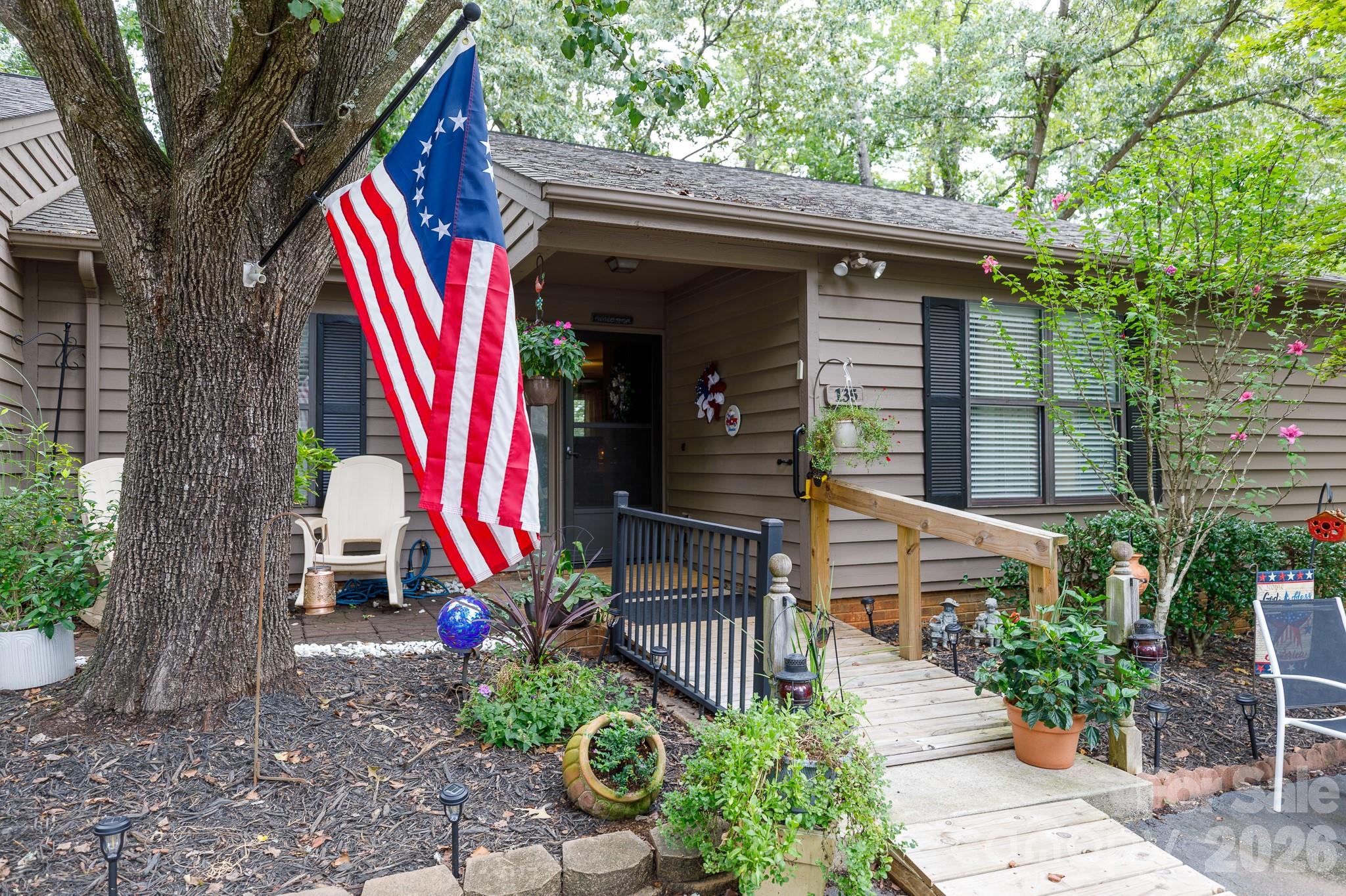 Condominium at 135 Cedar Hollow Street, Fort Mill, photo 2 of 28