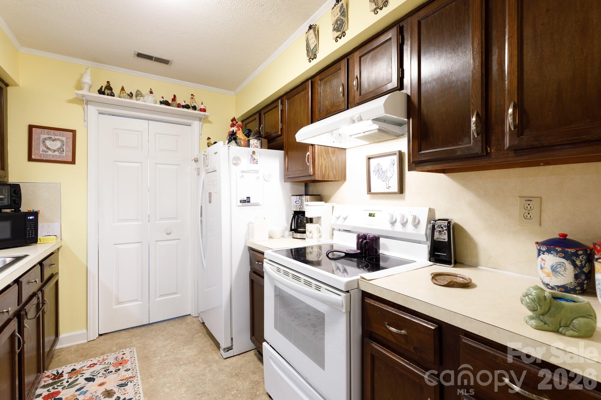 Condominium at 135 Cedar Hollow Street, Fort Mill, photo 10 of 28