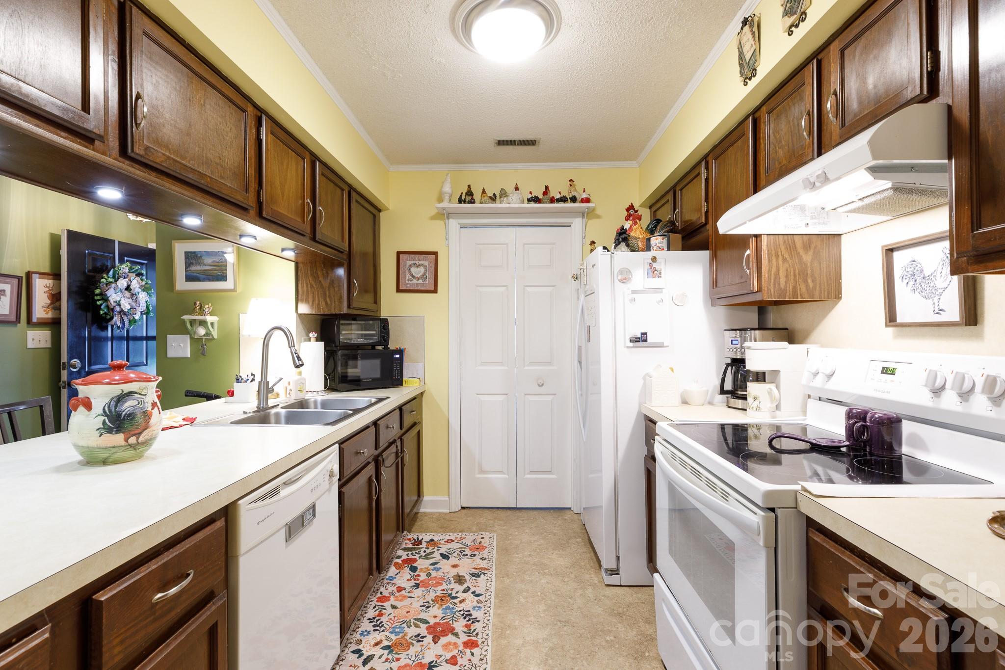 Condominium at 135 Cedar Hollow Street, Fort Mill, photo 11 of 28