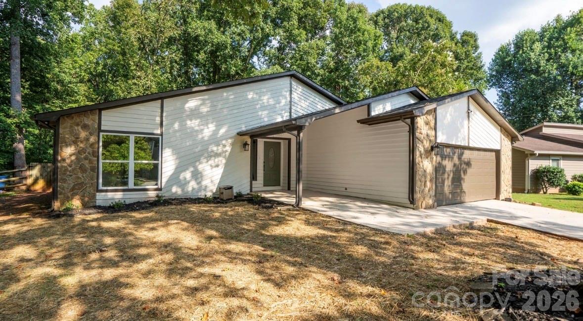 Single Family Residence at 7424 Lawyers Station Drive, Mint Hill, photo 3 of 37