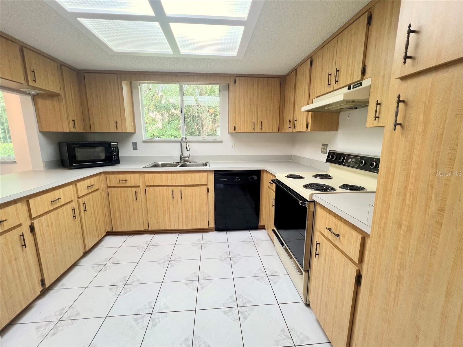 Kitchen - 10891 SW 89TH AVE, OCALA