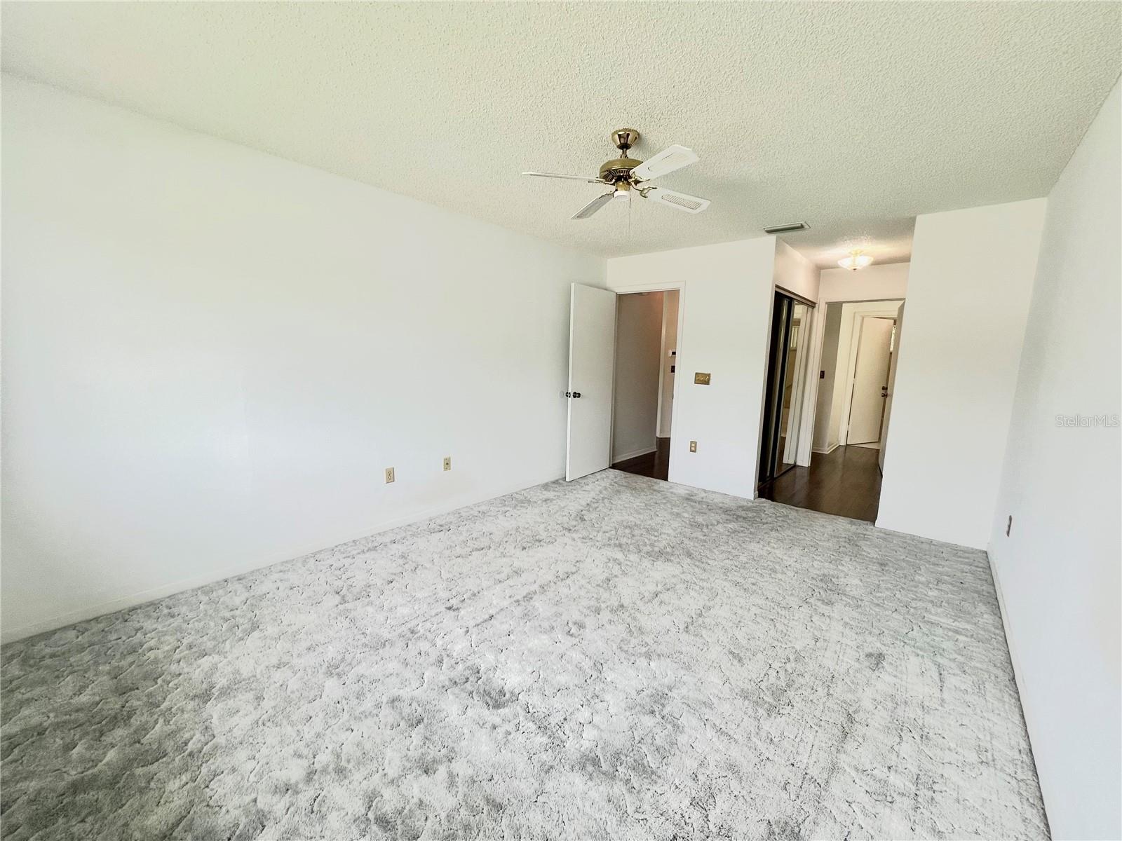 Secondary Bedroom with Ensuite - 10891 SW 89TH AVE, OCALA