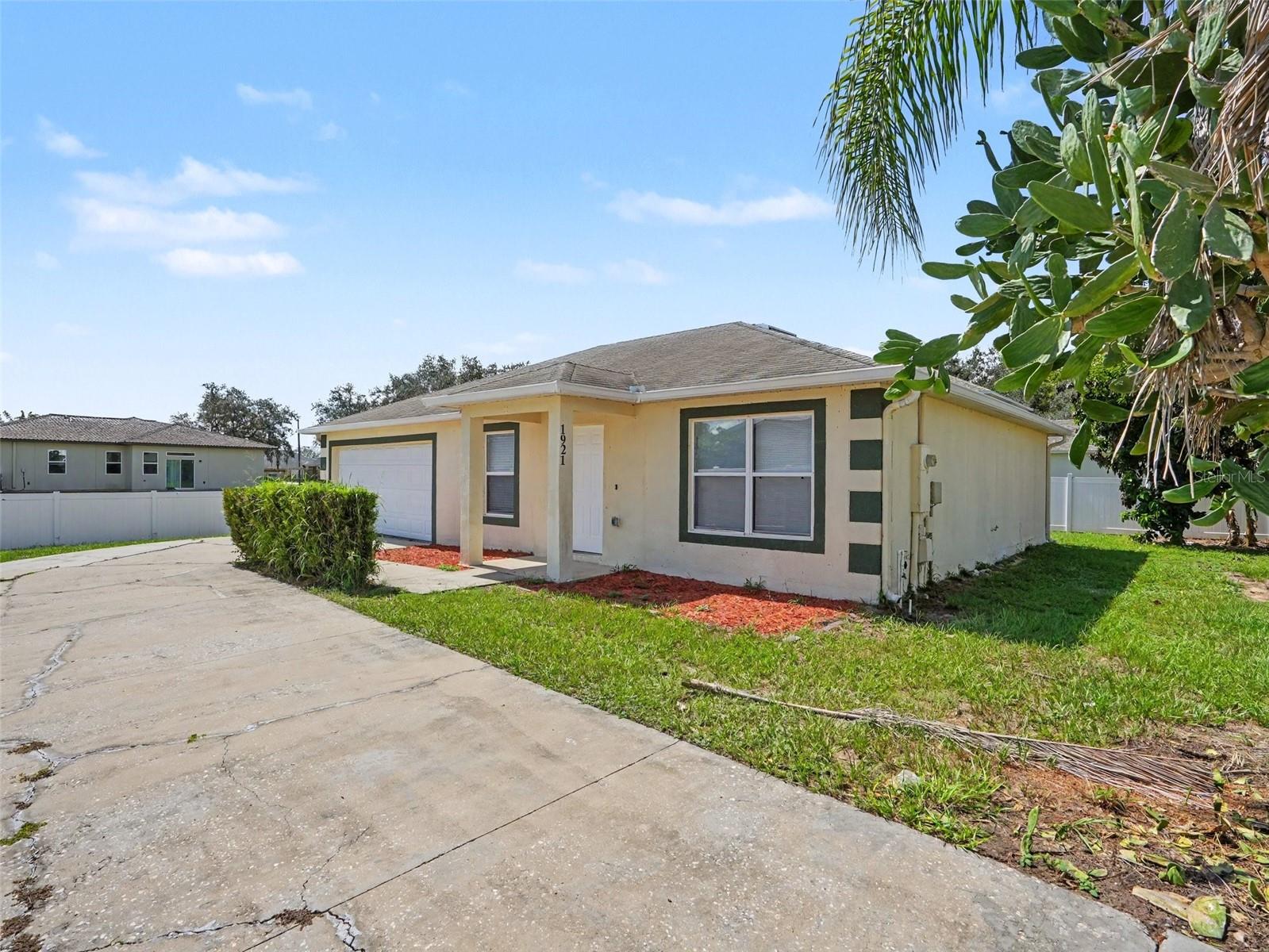 Single Family Residence at 1921 MANATEE DR, KISSIMMEE, photo 2 of 19