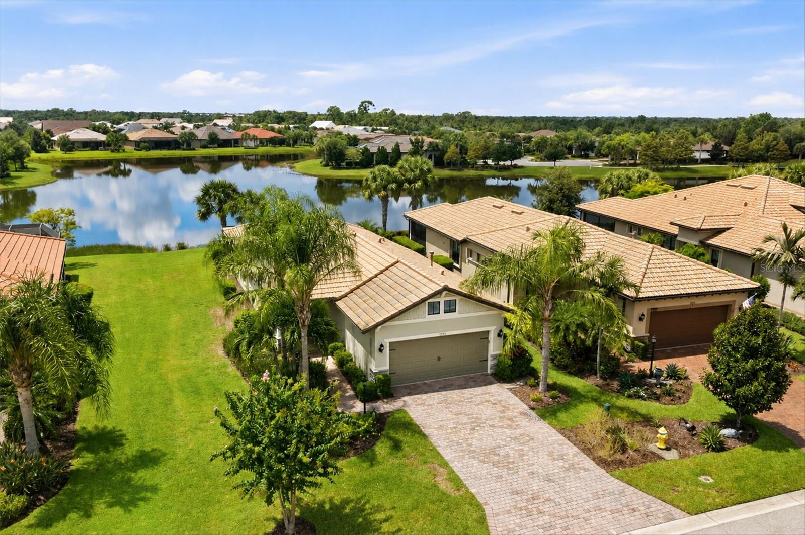 Single Family Residence at 17523 HAMPTON FALLS TER, BRADENTON, photo 5 of 77