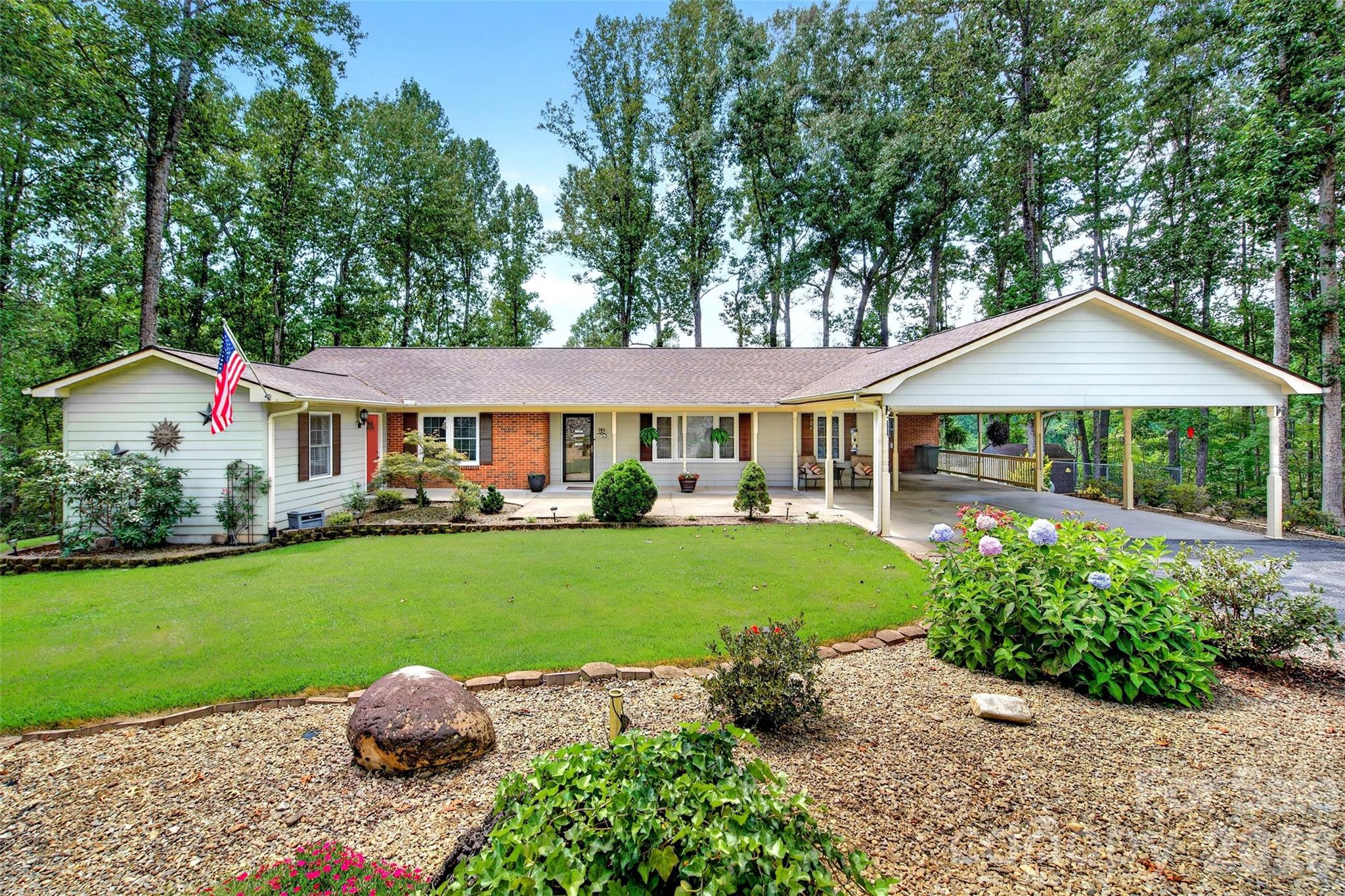 Single Family Residence at 146 Cobblestone Drive, Marion, photo 5 of 48