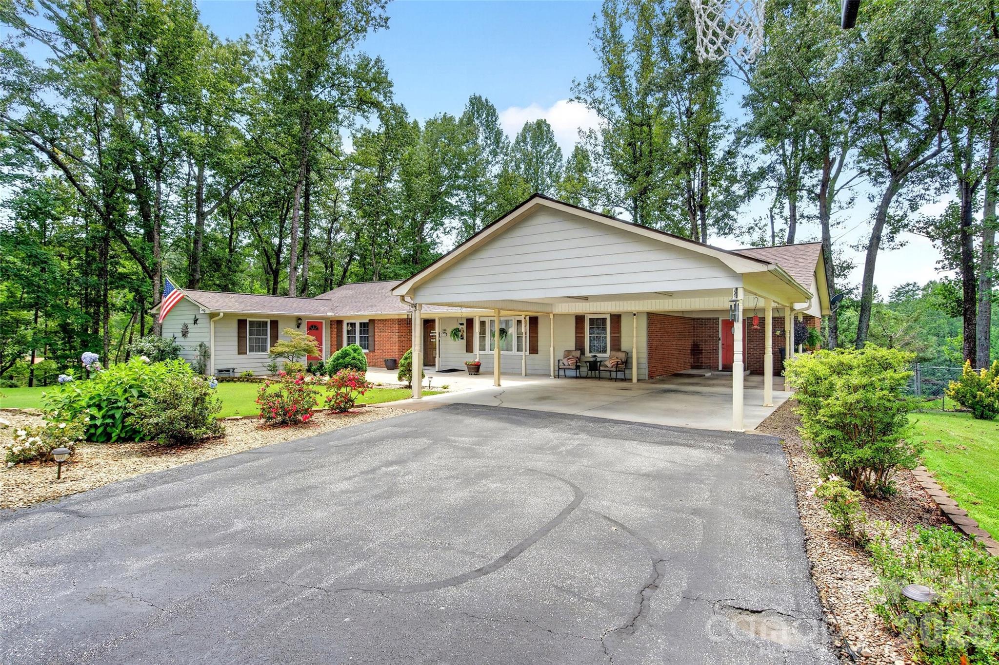 Single Family Residence at 146 Cobblestone Drive, Marion, photo 6 of 48