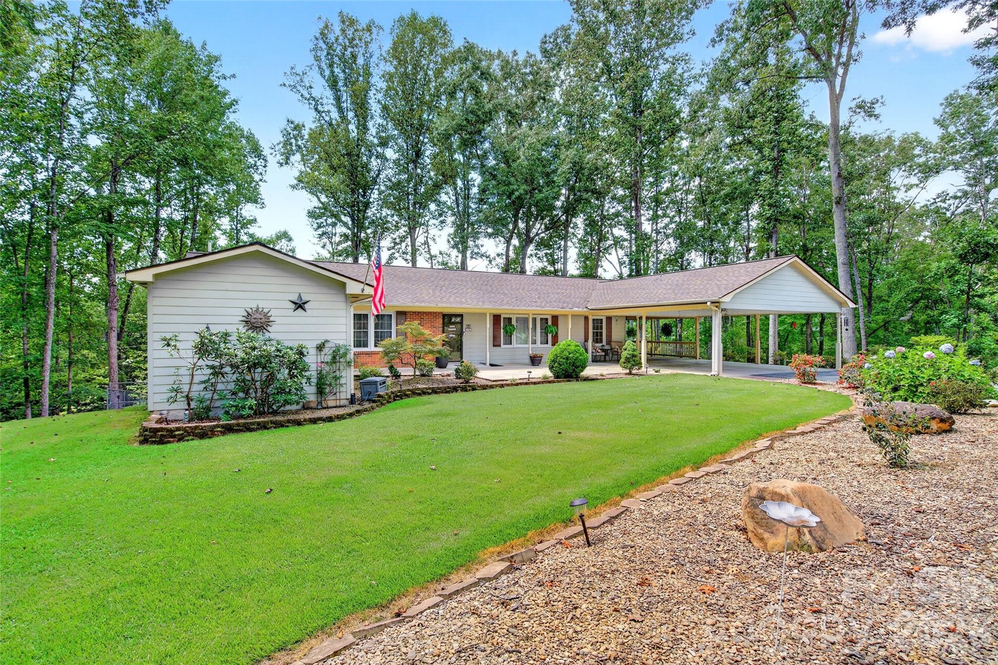 Single Family Residence at 146 Cobblestone Drive, Marion, photo 4 of 48