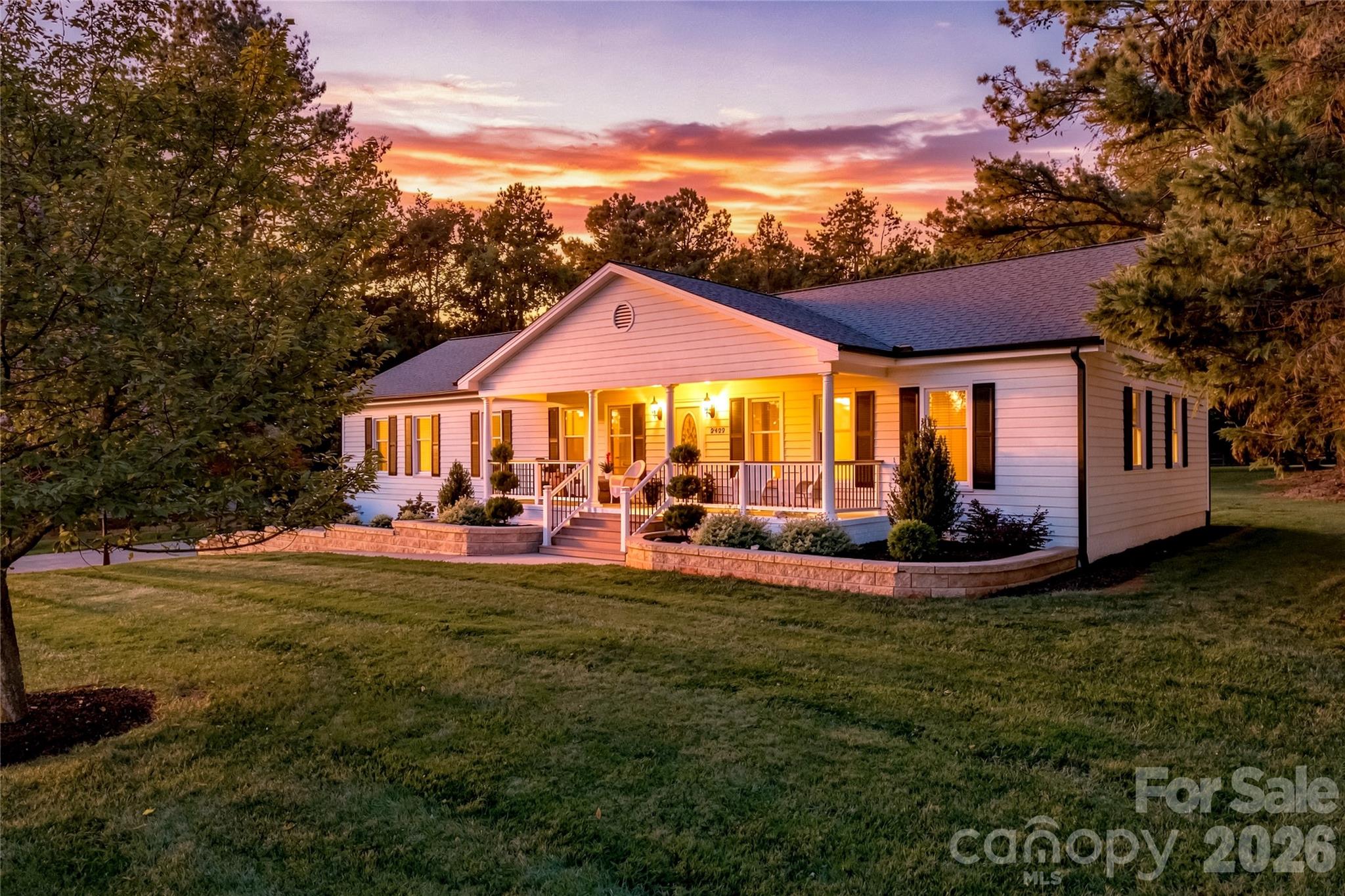 Ranch living on 1 acre in Davidson - 2429 Cassidy Drive, Davidson