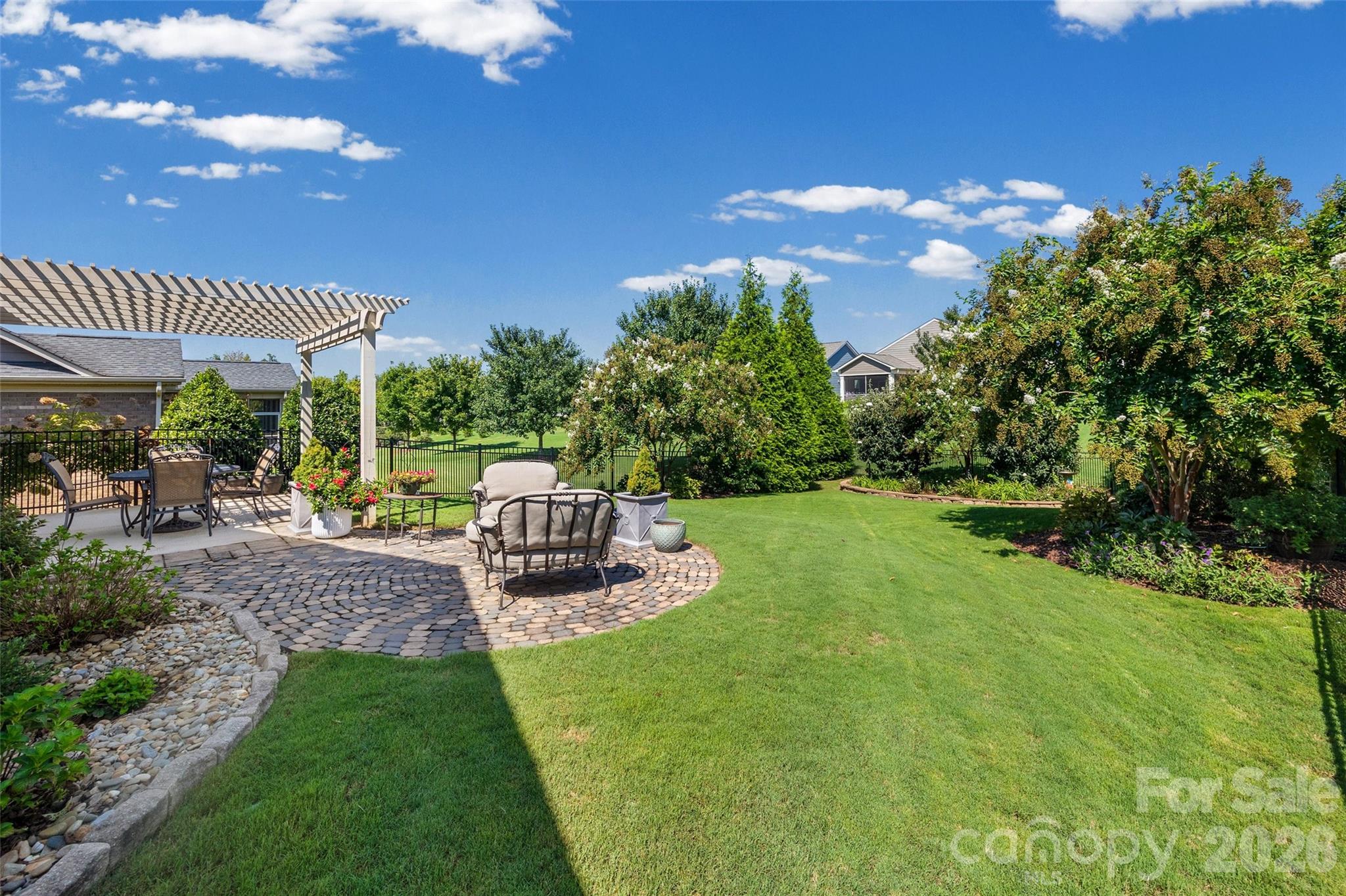 Beautifully landscaped back yard - 420 Trillium Way, Belmont
