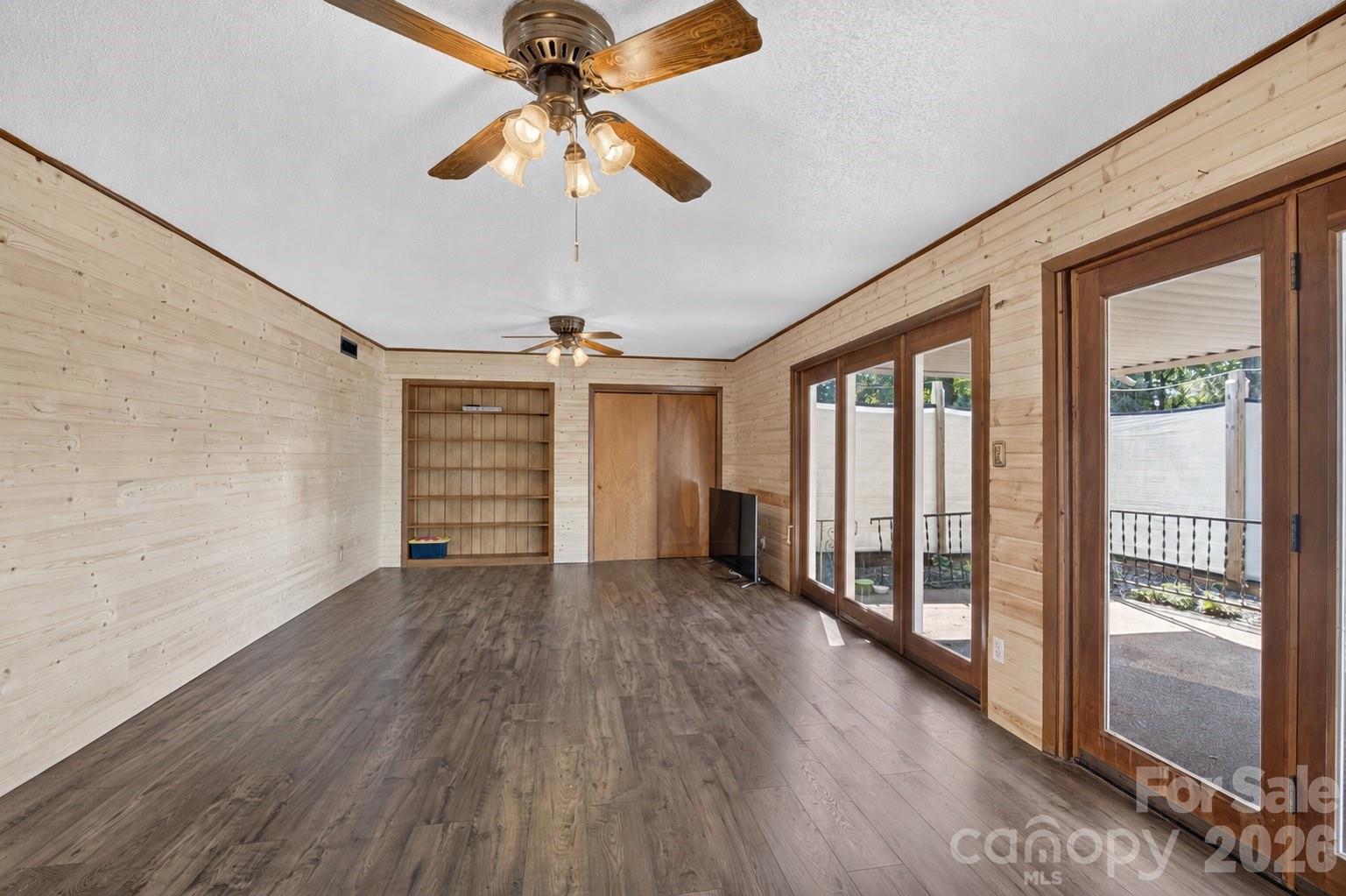 Den - 2661 Tiffany Street, Conover