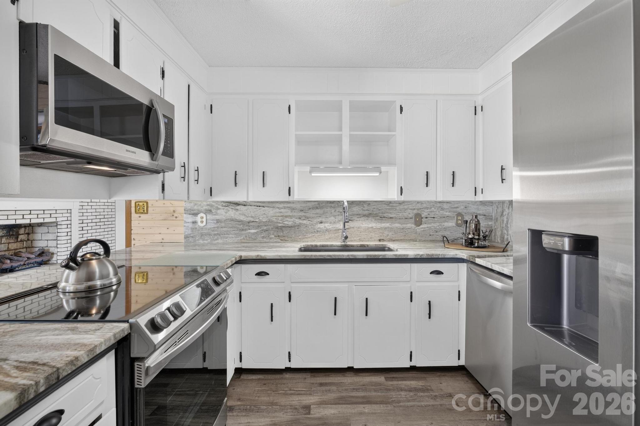Kitchen - 2661 Tiffany Street, Conover